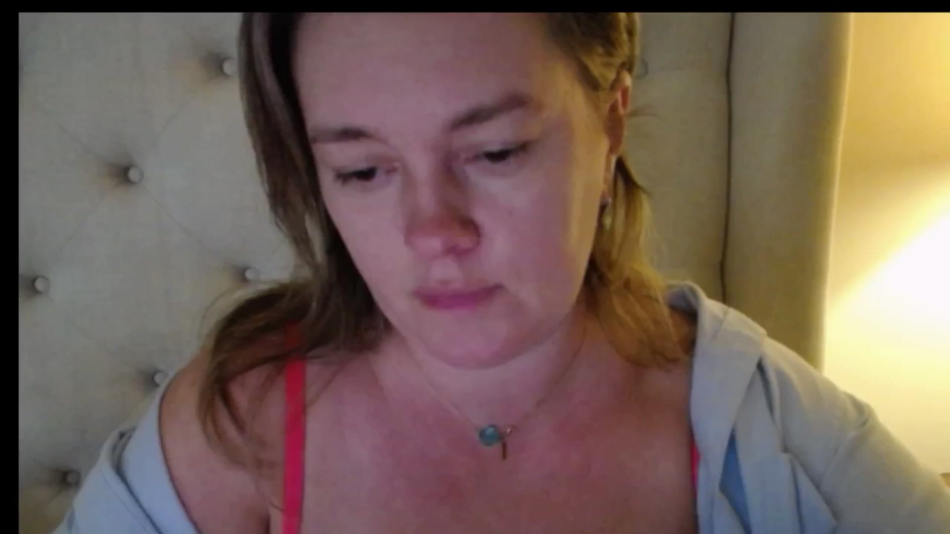 Gallery image thumbnail from J0llye's myfreecams stream on, 12/19/2025, 20:21 image 19 of 20
