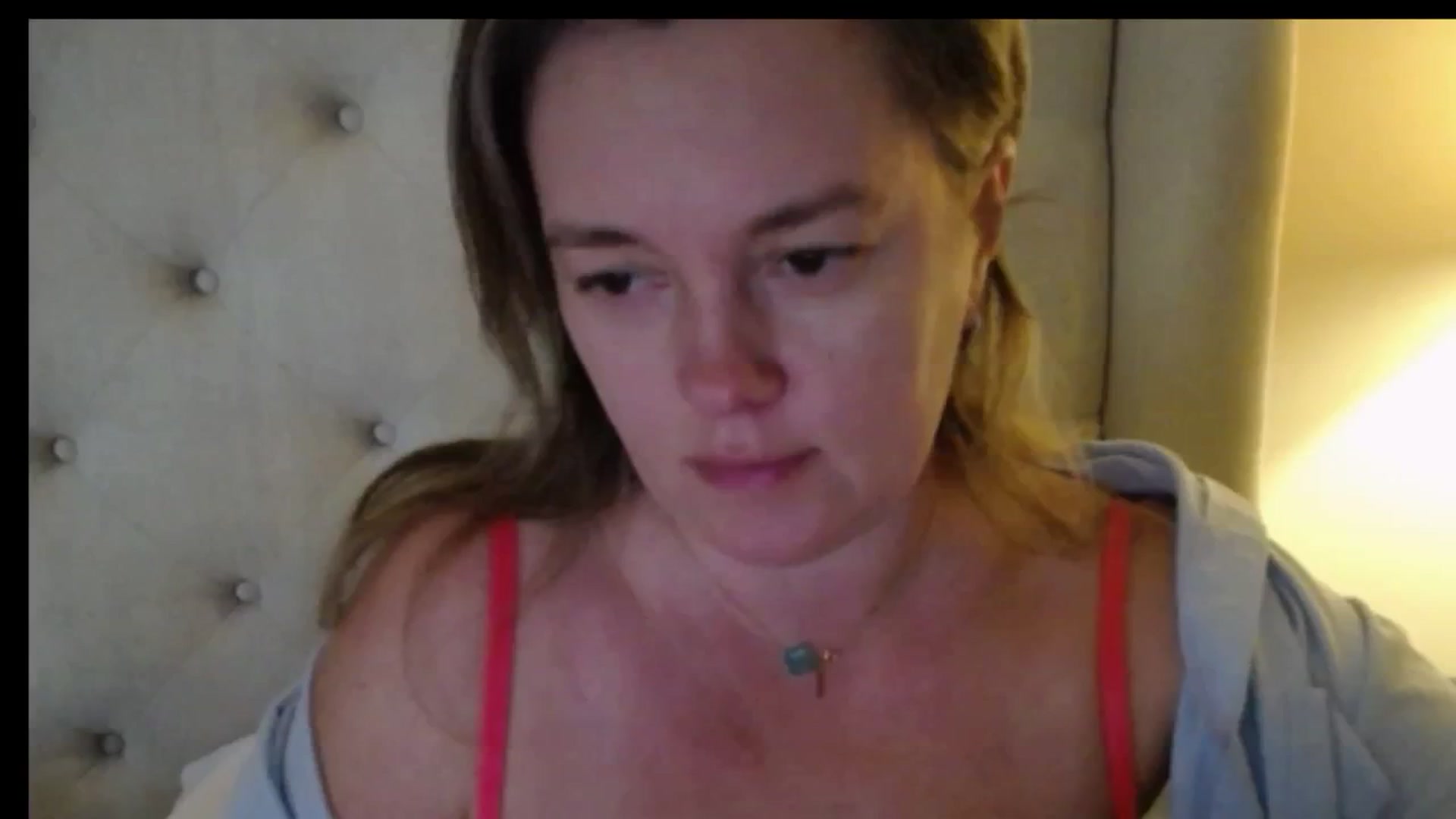 Gallery image thumbnail from J0llye's myfreecams stream on, 12/19/2025, 20:21 image 18 of 20