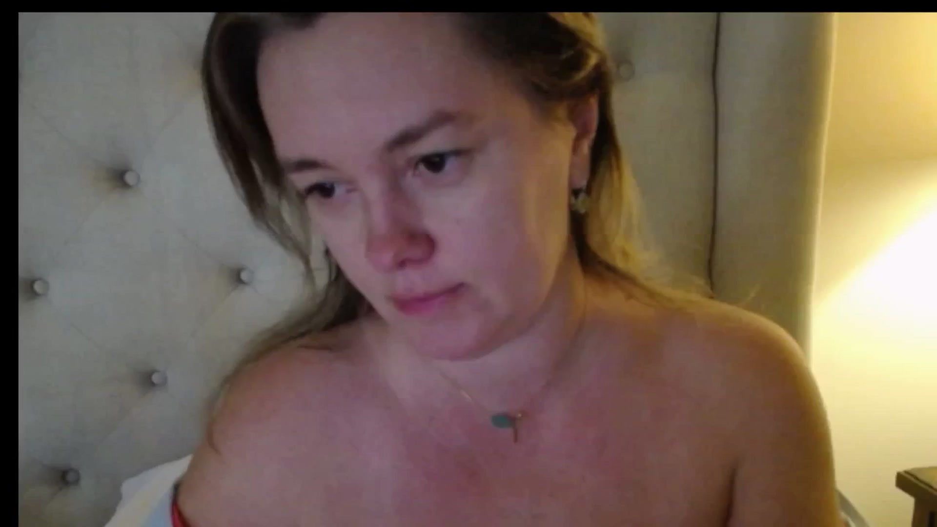 Gallery image thumbnail from J0llye's myfreecams stream on, 12/19/2025, 20:21 image 6 of 20