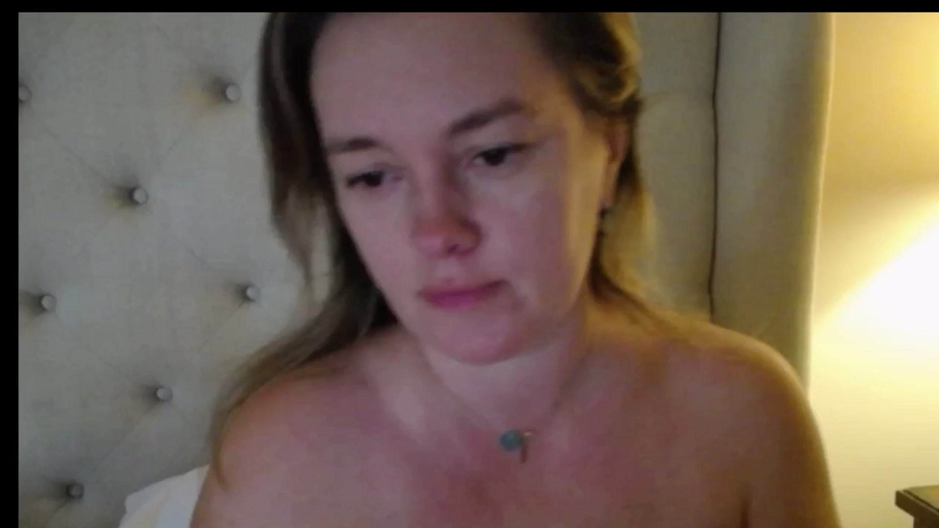 Gallery image thumbnail from J0llye's myfreecams stream on, 12/19/2025, 20:21 image 7 of 20