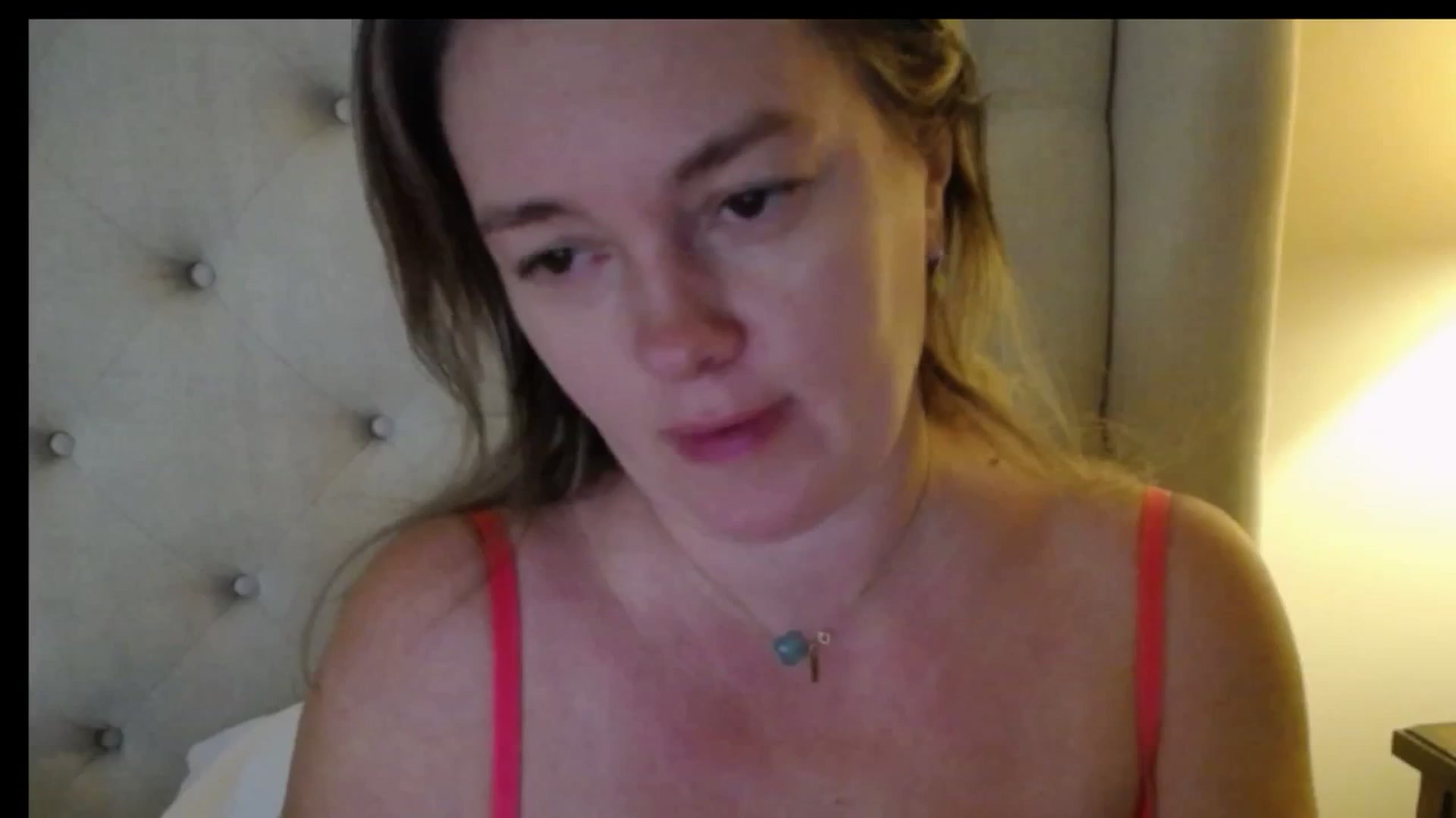 Gallery image thumbnail from J0llye's myfreecams stream on, 12/19/2025, 20:21 image 10 of 20