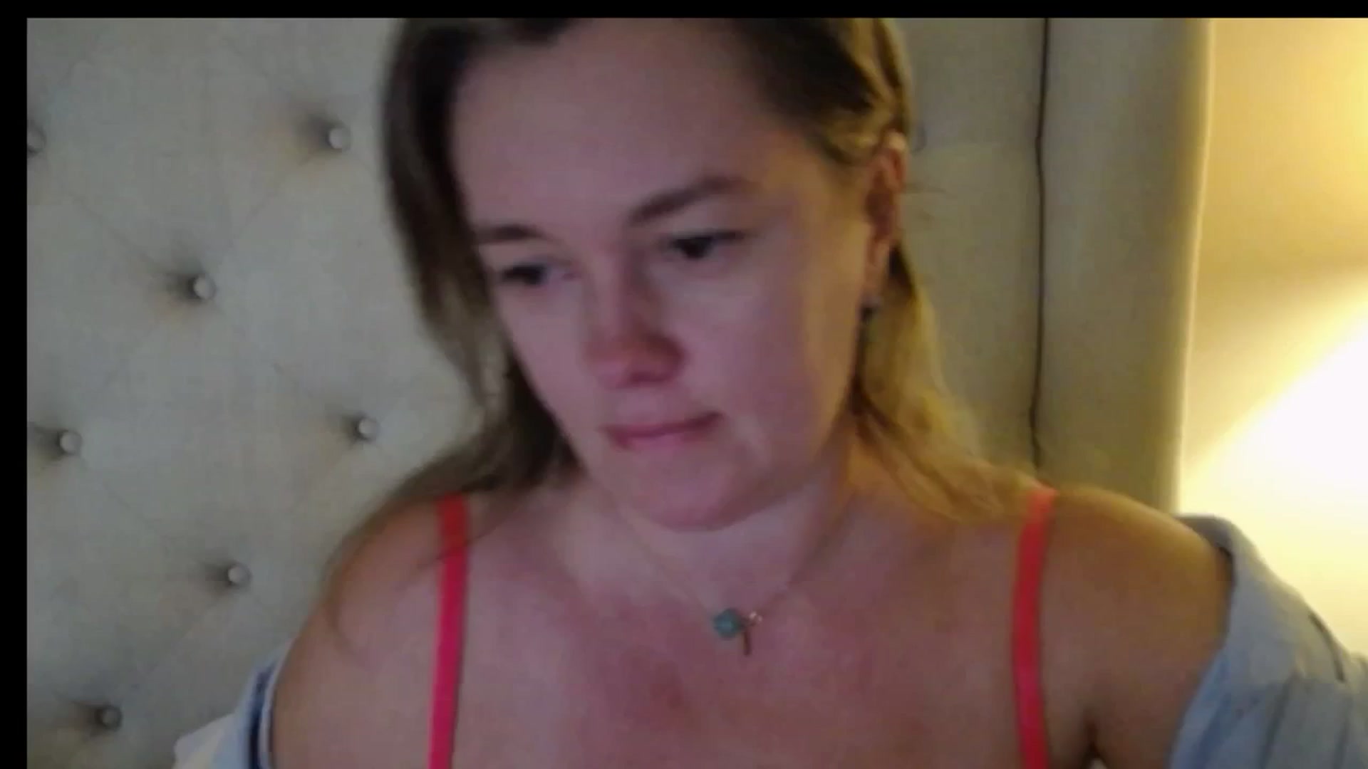 Gallery image thumbnail from J0llye's myfreecams stream on, 12/19/2025, 20:21 image 15 of 20