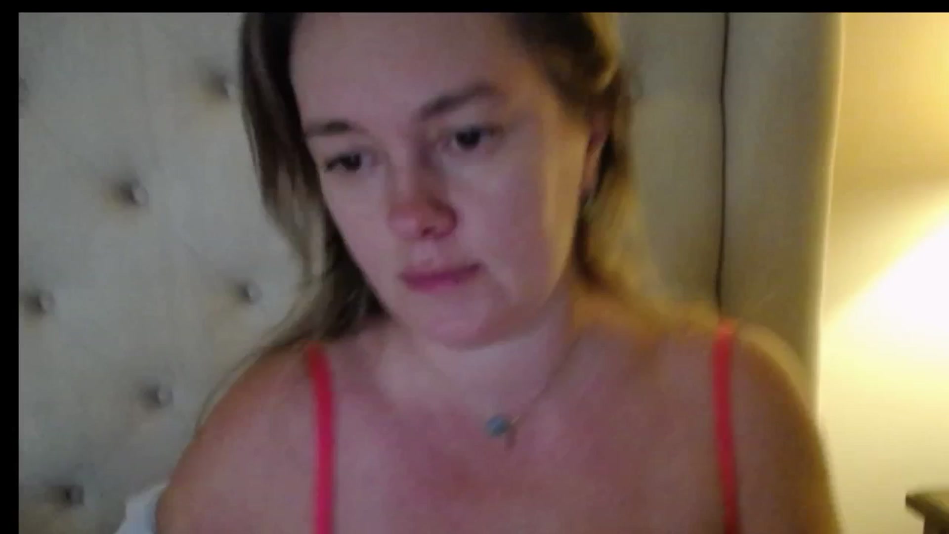 Gallery image thumbnail from J0llye's myfreecams stream on, 12/19/2025, 20:21 image 9 of 20