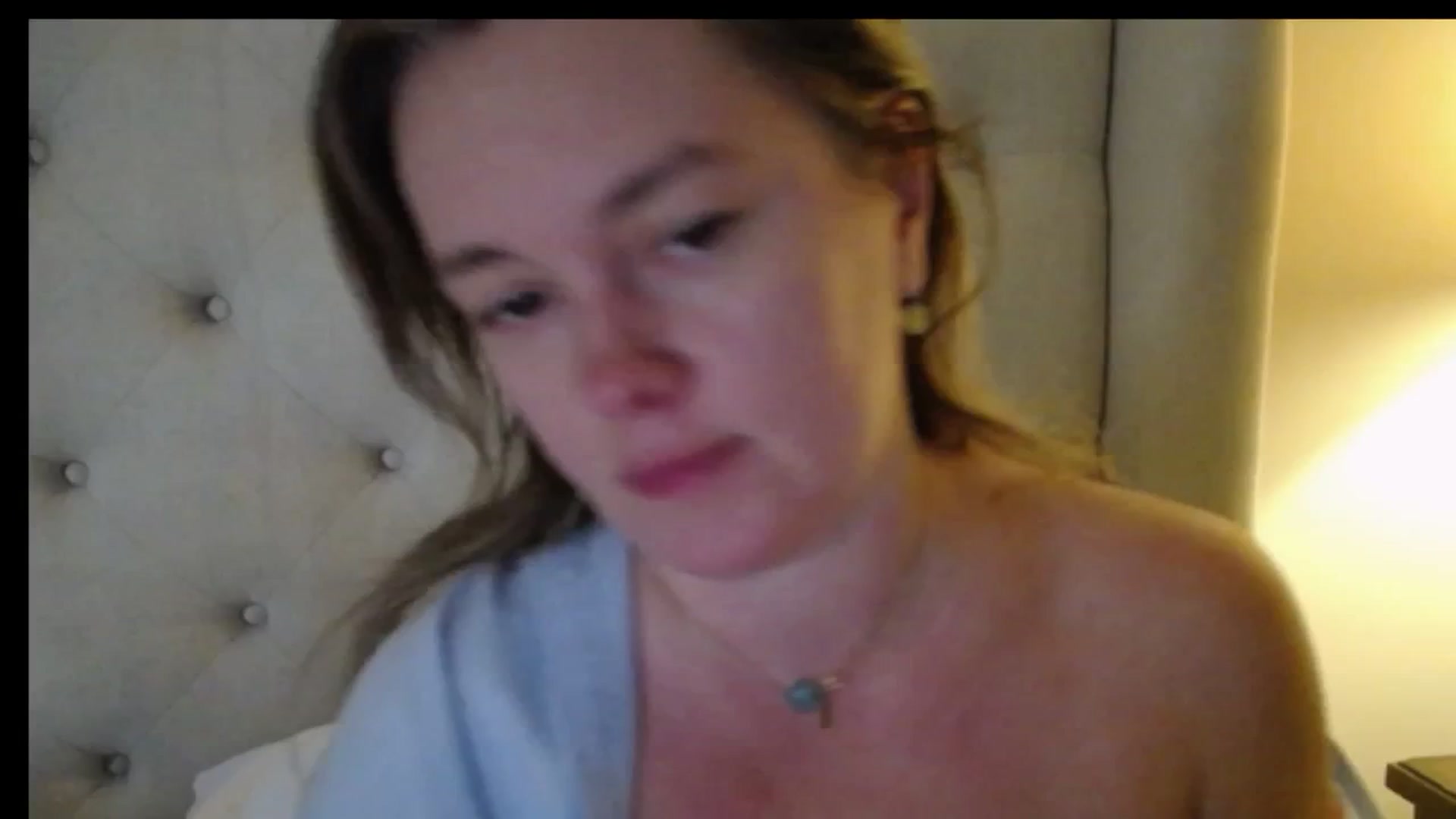 Gallery image thumbnail from J0llye's myfreecams stream on, 12/19/2025, 20:21 image 1 of 20