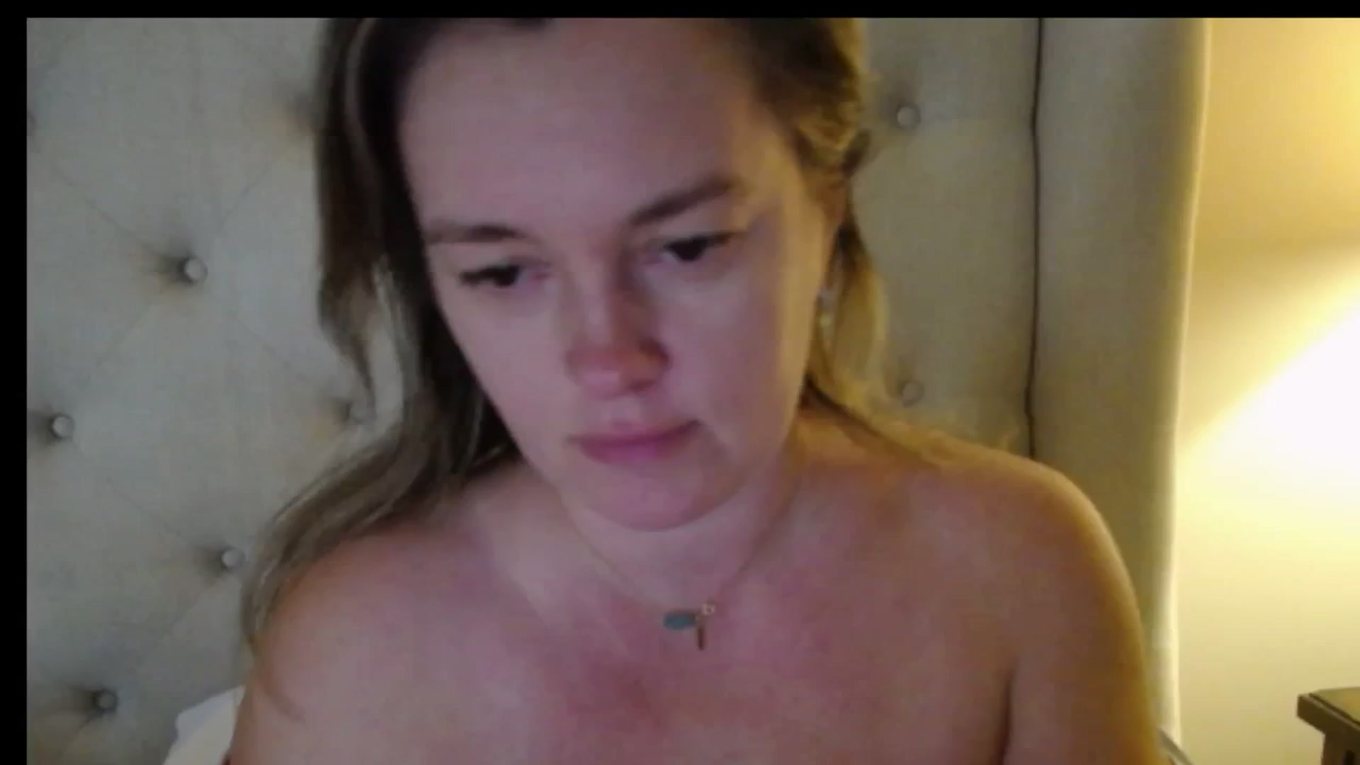 Gallery image thumbnail from J0llye's myfreecams stream on, 12/19/2025, 20:21 image 3 of 20