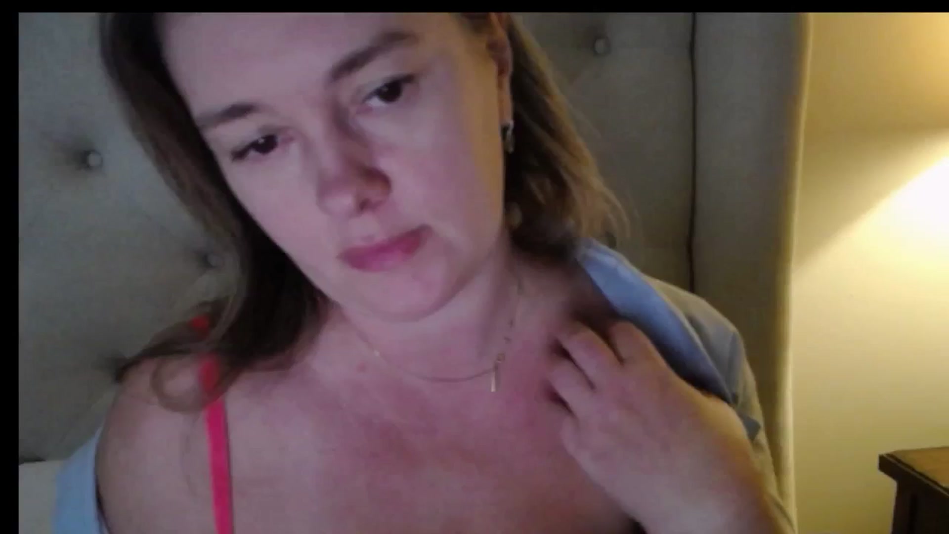 Gallery image thumbnail from J0llye's myfreecams stream on, 12/22/2025, 21:14 image 5 of 20