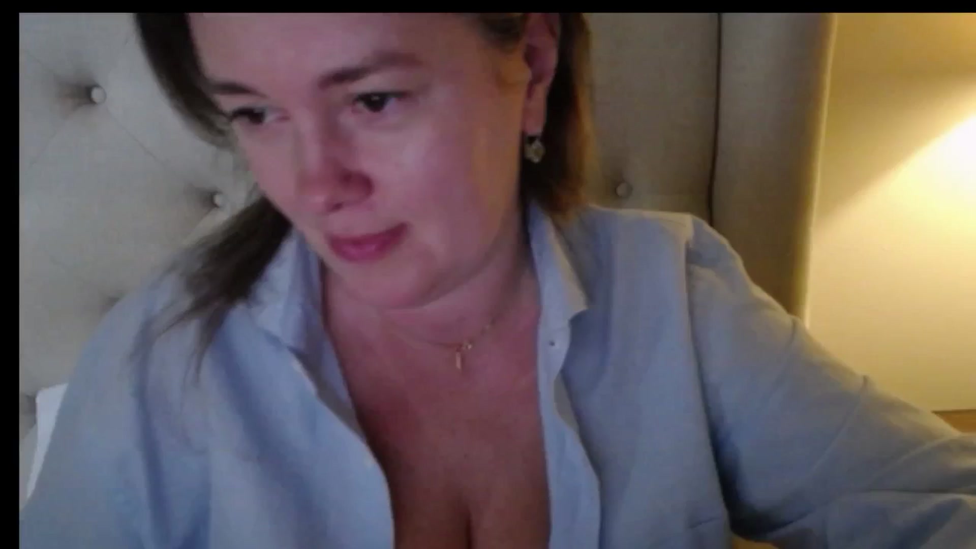 Gallery image thumbnail from J0llye's myfreecams stream on, 12/24/2025, 20:33 image 7 of 20