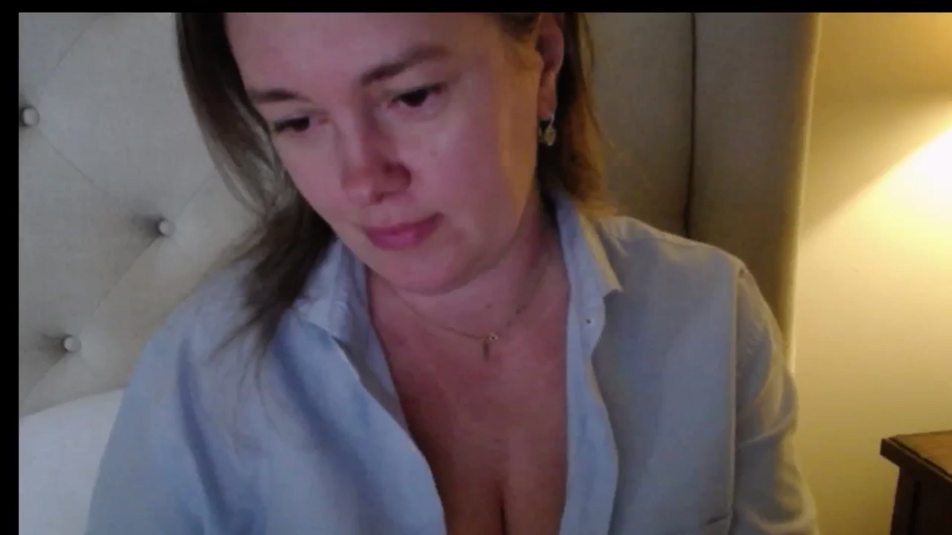 Gallery image thumbnail from J0llye's myfreecams stream on, 12/24/2025, 20:33 image 17 of 20