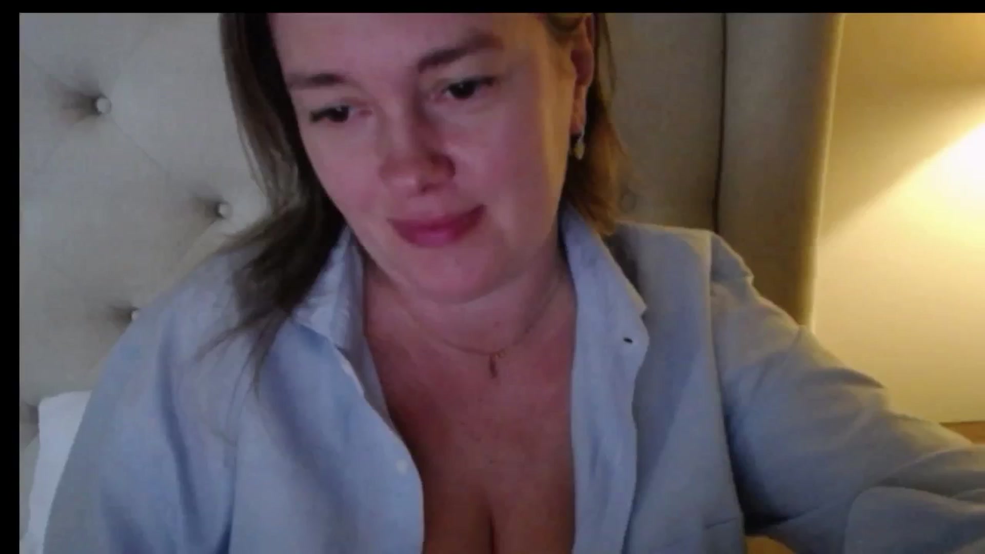 Gallery image thumbnail from J0llye's myfreecams stream on, 12/24/2025, 20:33 image 16 of 20