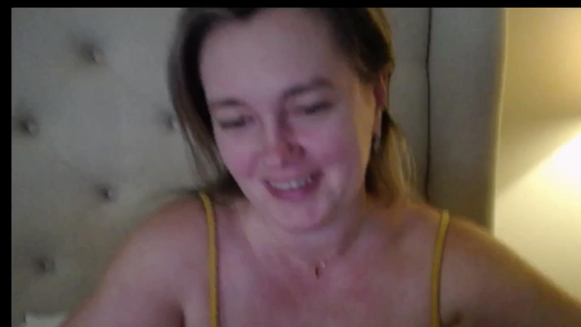 Gallery image thumbnail from J0llye's myfreecams stream on, 12/26/2025, 21:01 image 20 of 20