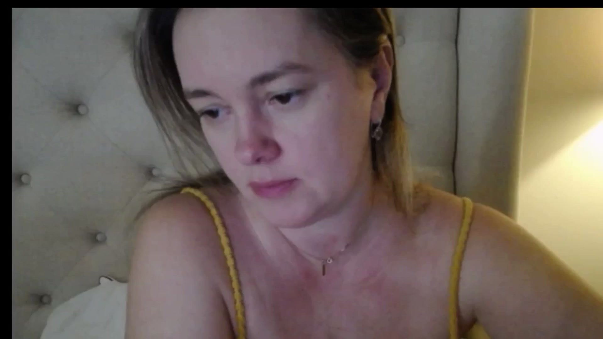 Gallery image thumbnail from J0llye's myfreecams stream on, 12/26/2025, 21:01 image 4 of 20