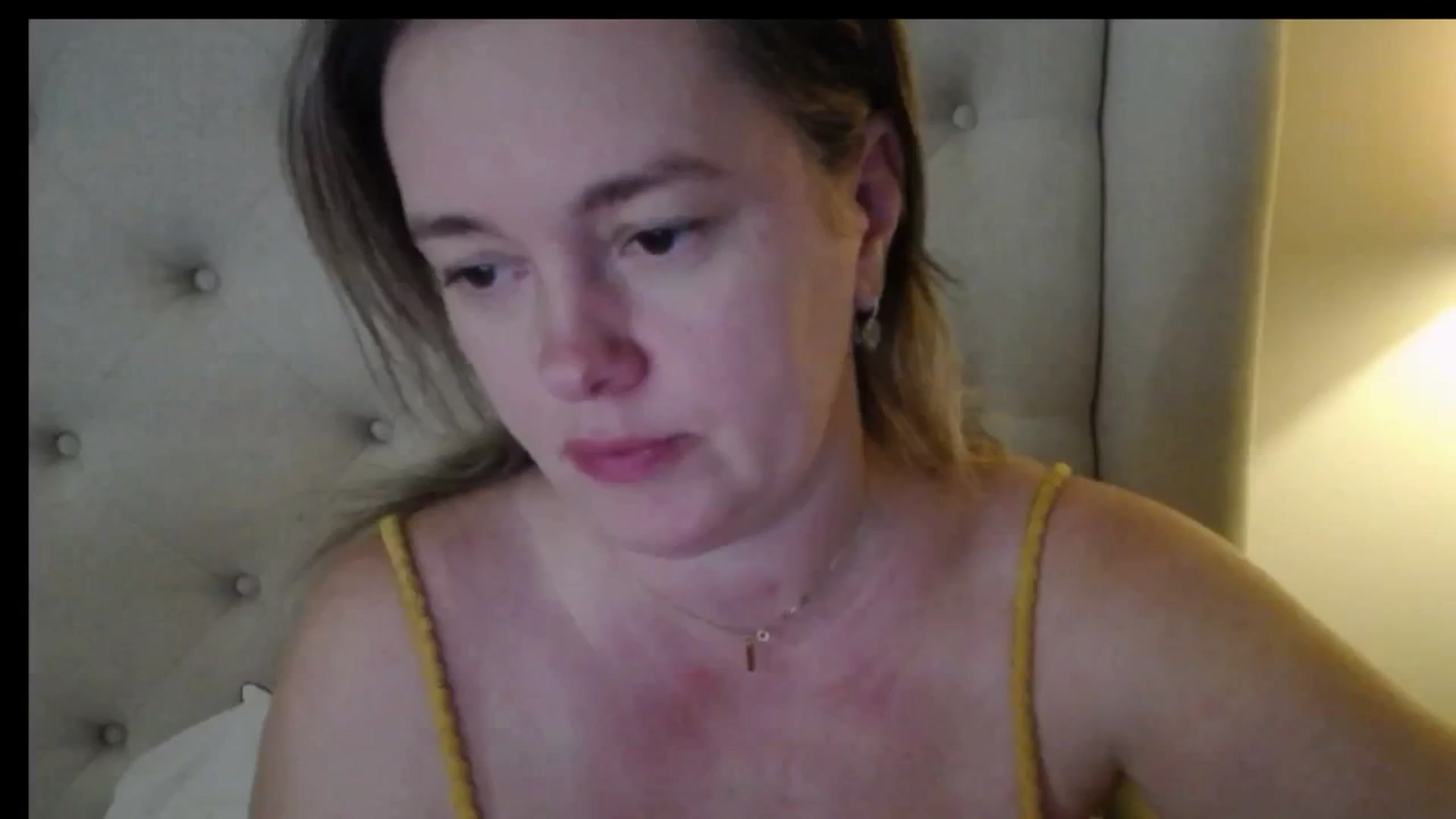 Gallery image thumbnail from J0llye's myfreecams stream on, 12/26/2025, 21:01 image 1 of 20