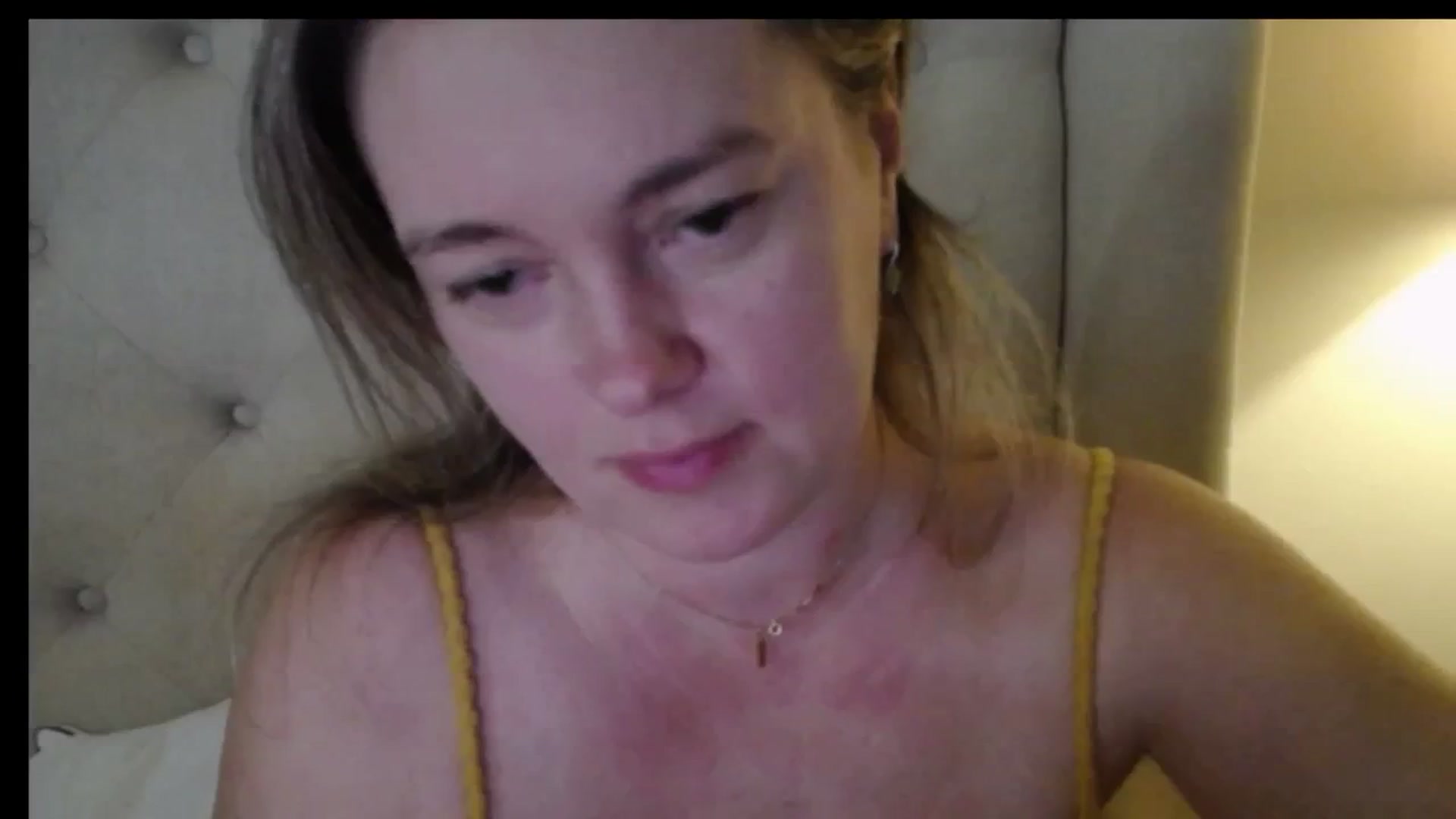 Gallery image thumbnail from J0llye's myfreecams stream on, 12/26/2025, 21:01 image 16 of 20