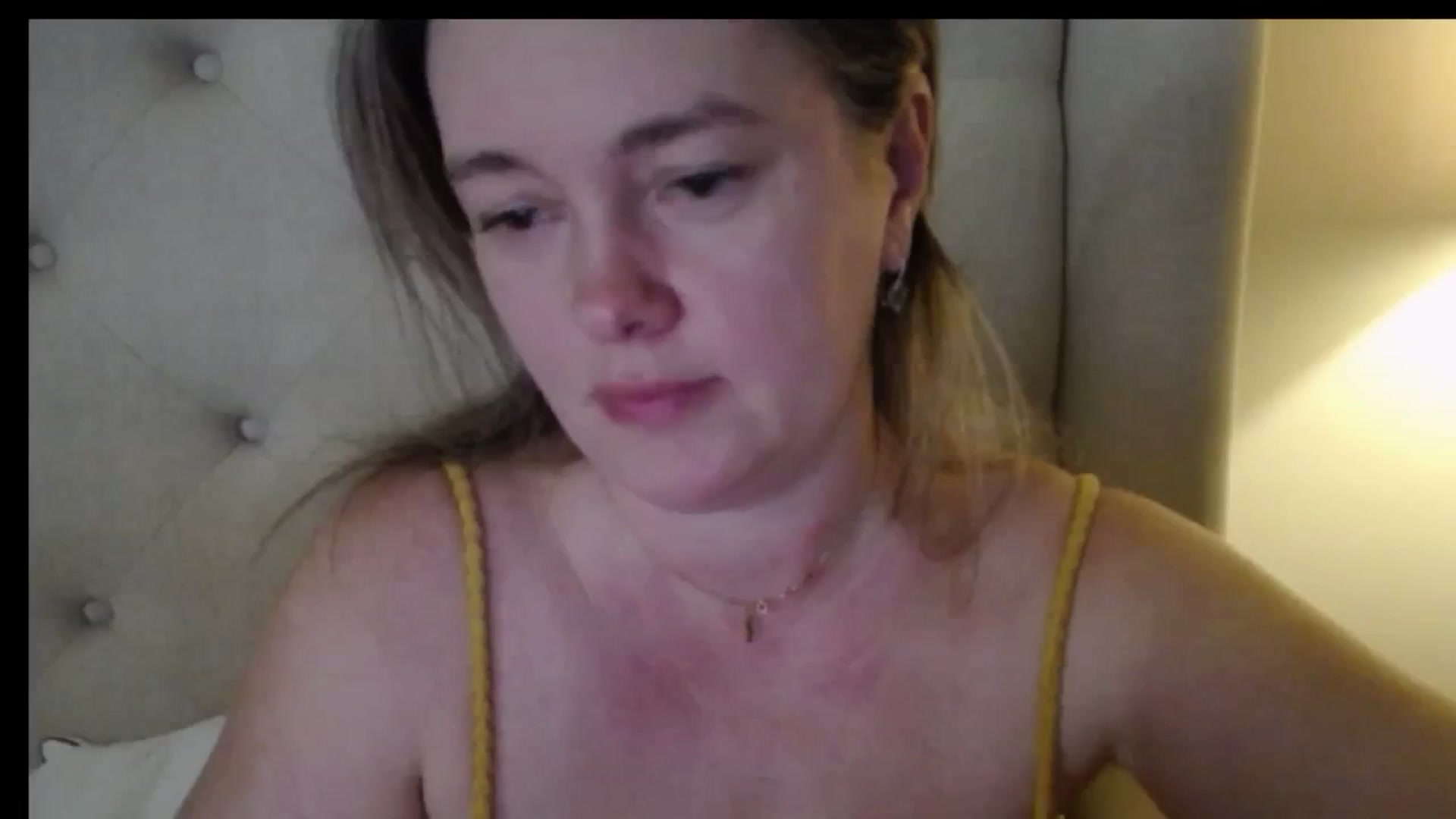 Gallery image thumbnail from J0llye's myfreecams stream on, 12/26/2025, 21:01 image 14 of 20