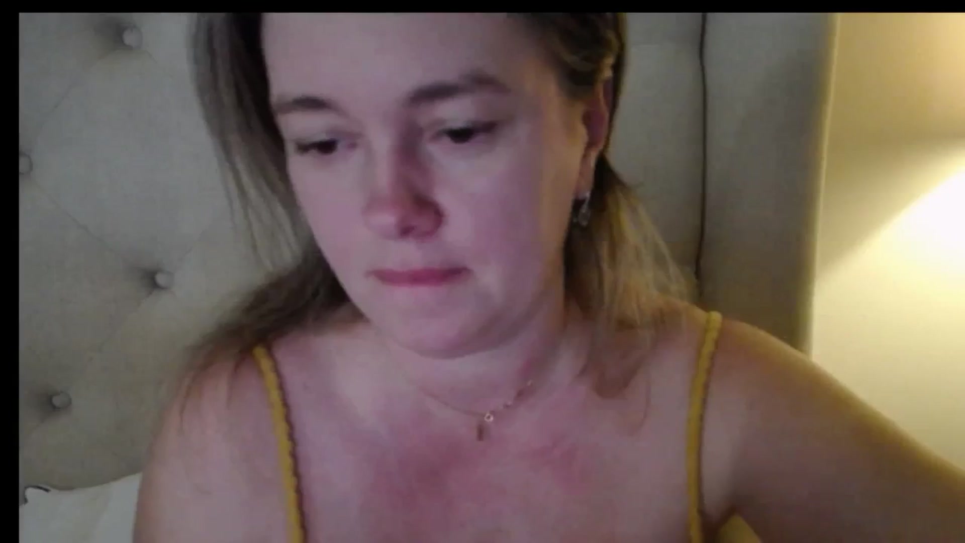 Gallery image thumbnail from J0llye's myfreecams stream on, 12/26/2025, 21:01 image 17 of 20