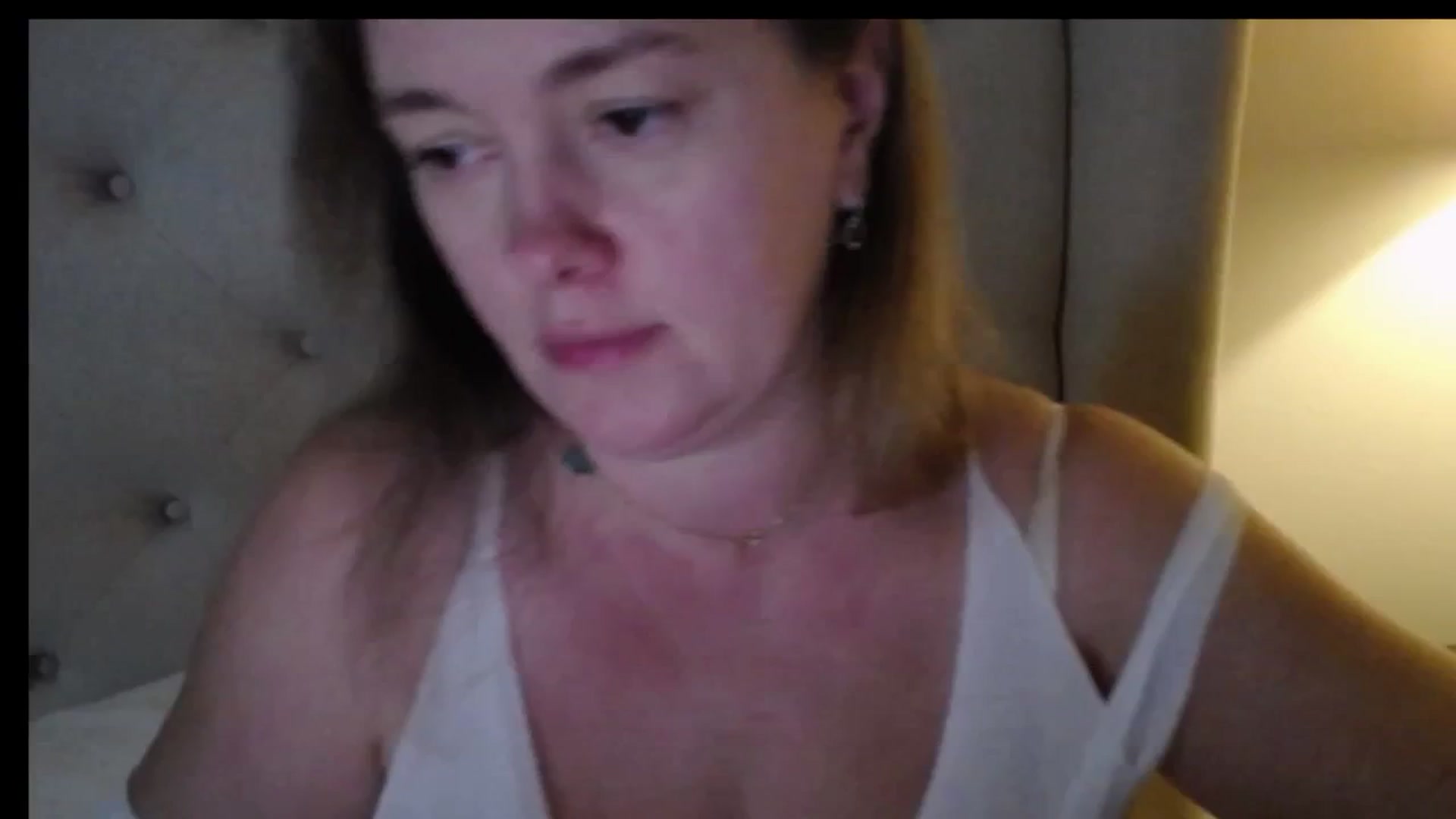 Gallery image thumbnail from J0llye's myfreecams stream on, 12/27/2025, 21:02 image 4 of 20
