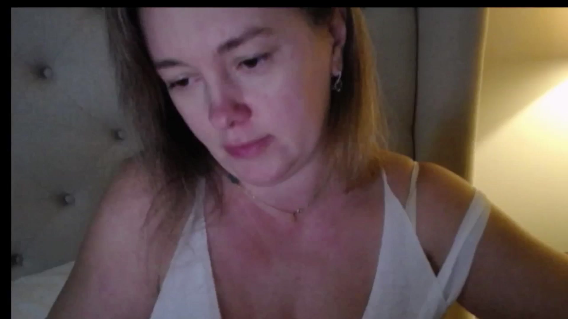 Gallery image thumbnail from J0llye's myfreecams stream on, 12/27/2025, 21:02 image 3 of 20