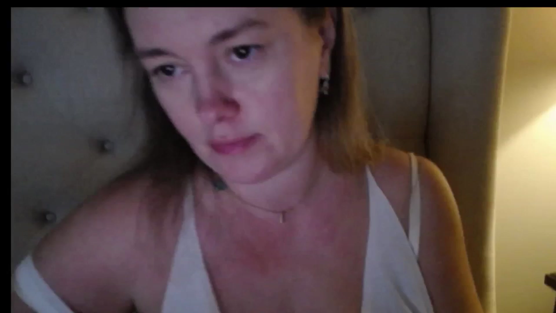 Gallery image thumbnail from J0llye's myfreecams stream on, 12/27/2025, 21:02 image 17 of 20