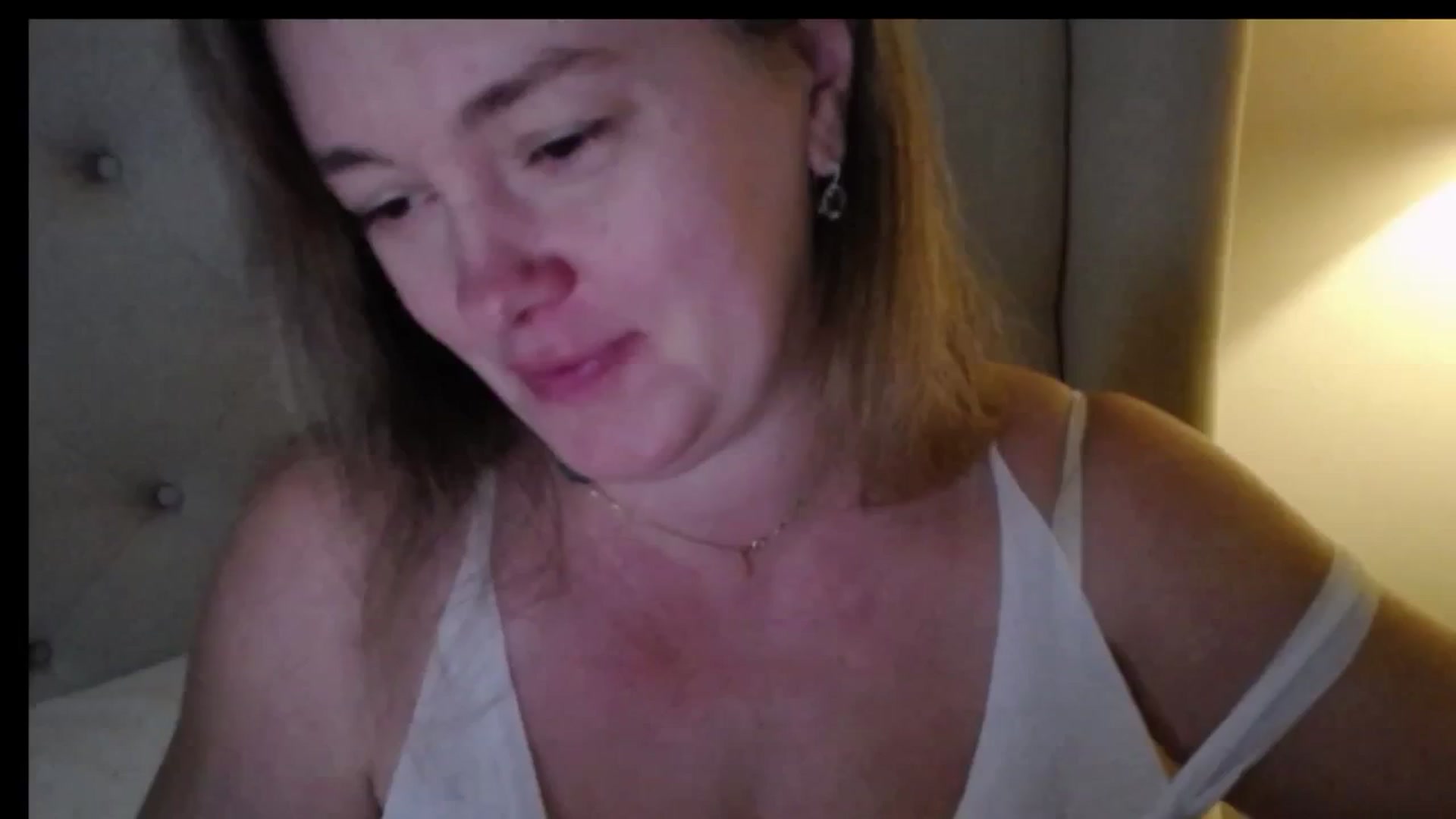 Gallery image thumbnail from J0llye's myfreecams stream on, 12/27/2025, 21:02 image 7 of 20