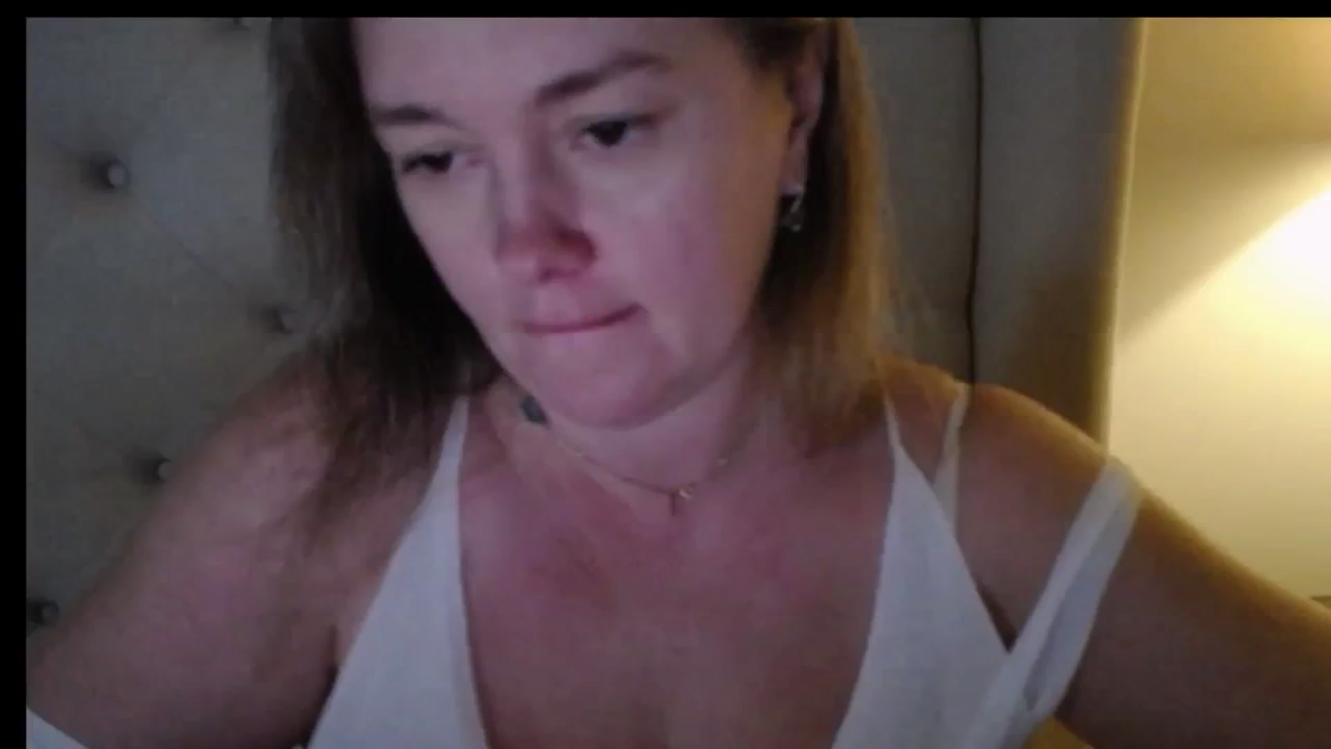 Gallery image thumbnail from J0llye's myfreecams stream on, 12/27/2025, 21:02 image 1 of 20
