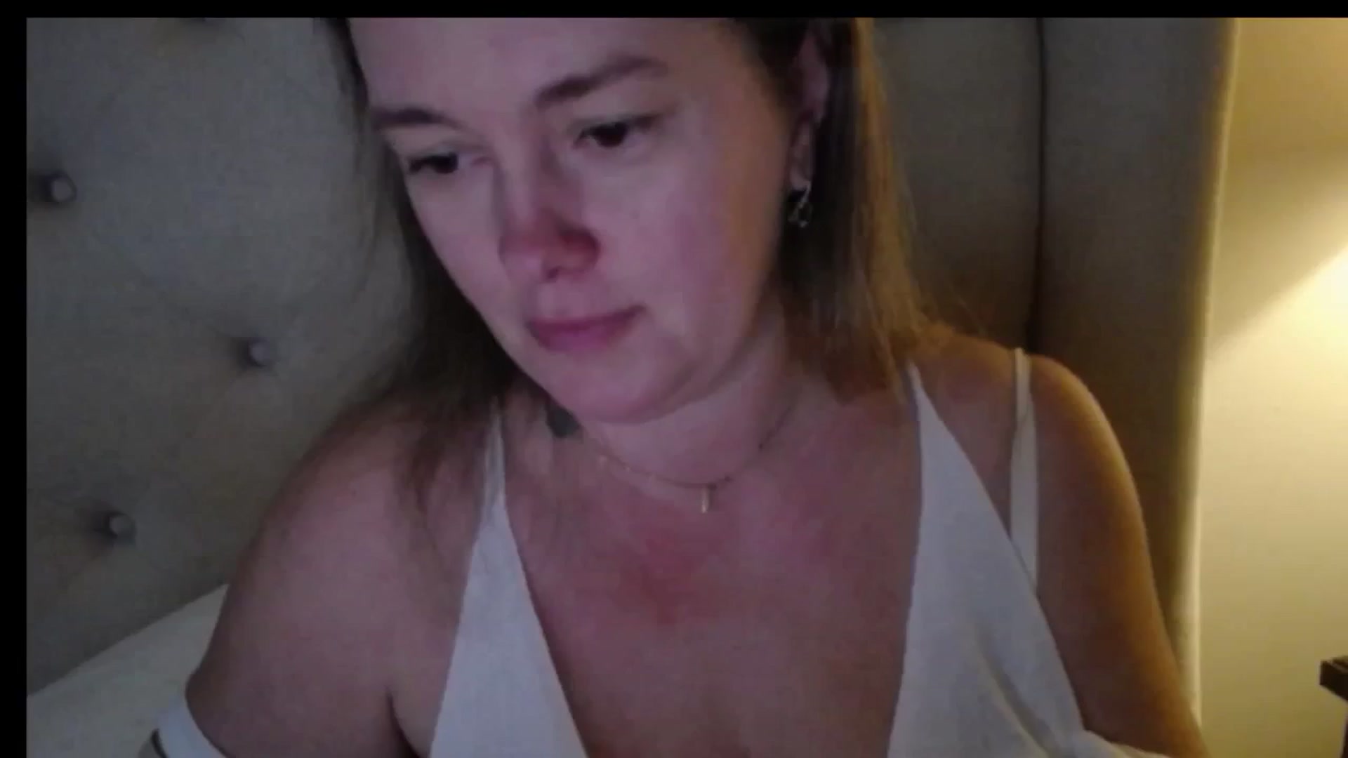 Gallery image thumbnail from J0llye's myfreecams stream on, 12/27/2025, 21:02 image 15 of 20