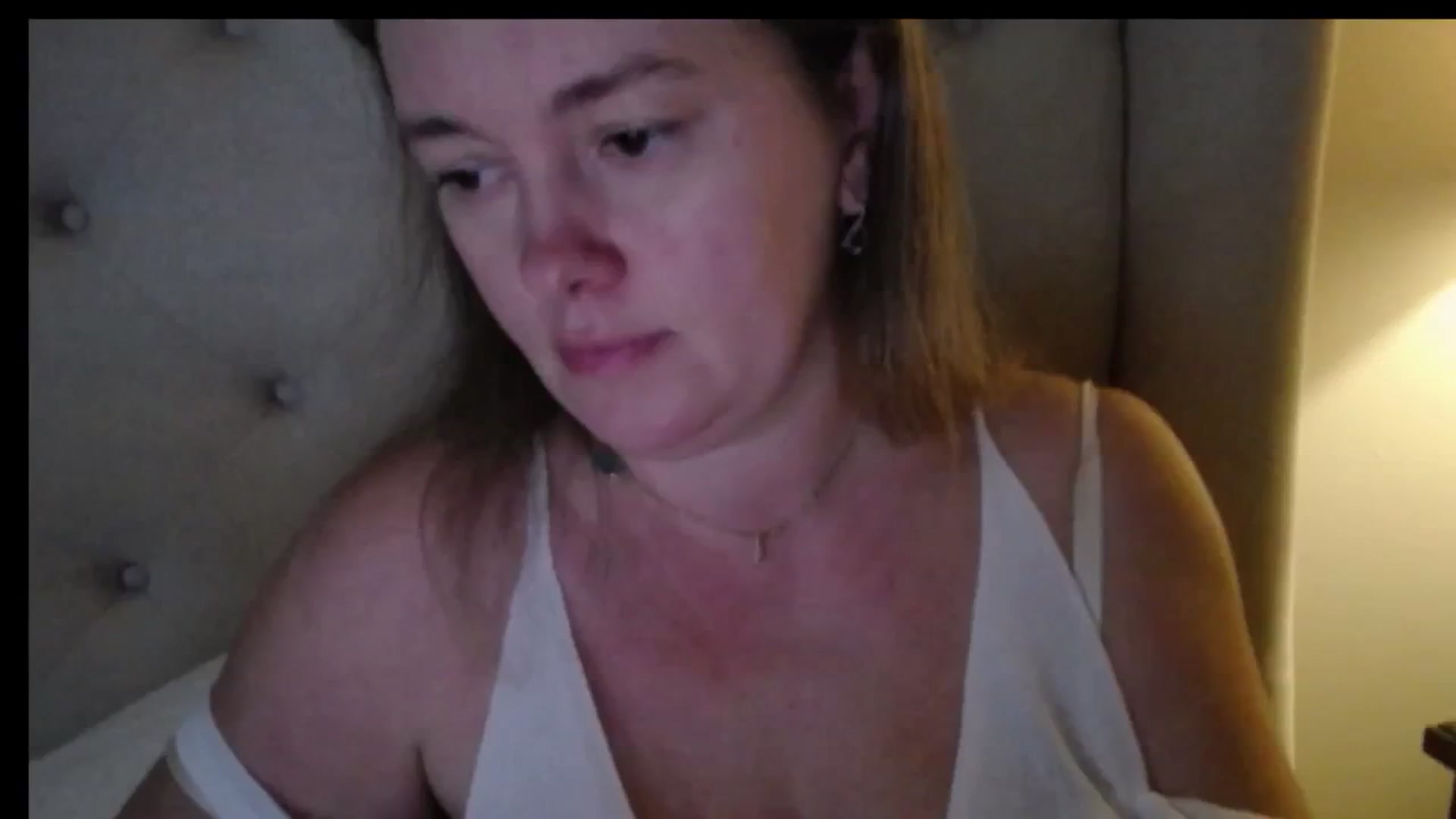 Gallery image thumbnail from J0llye's myfreecams stream on, 12/27/2025, 21:02 image 16 of 20