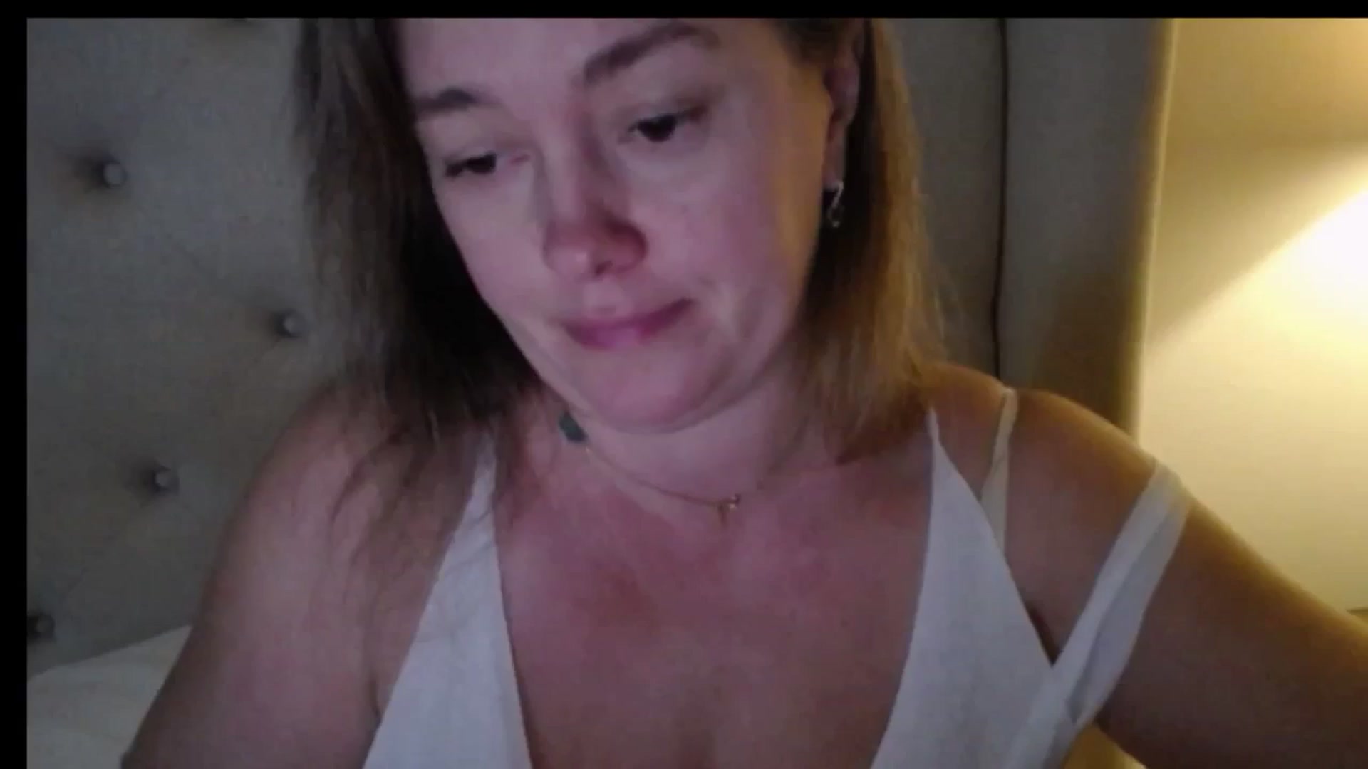 Gallery image thumbnail from J0llye's myfreecams stream on, 12/27/2025, 21:02 image 2 of 20