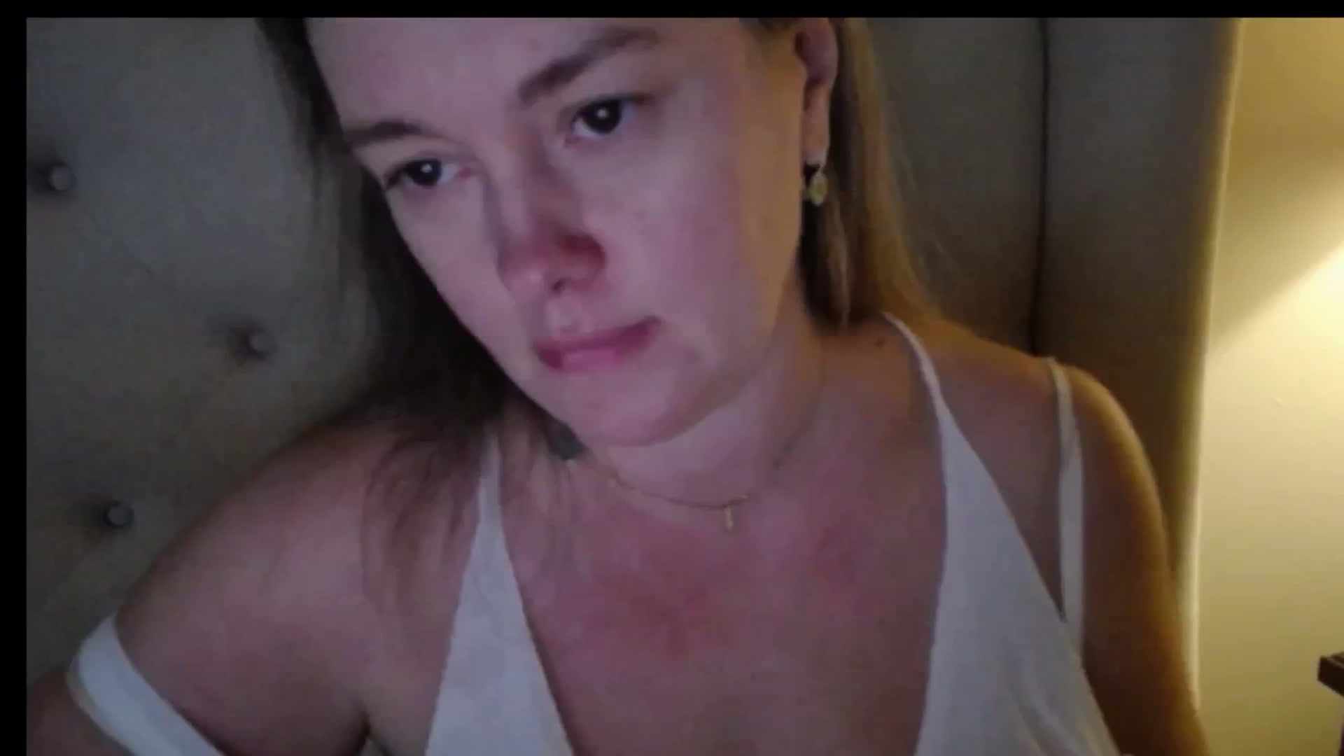 Gallery image thumbnail from J0llye's myfreecams stream on, 12/27/2025, 21:02 image 18 of 20