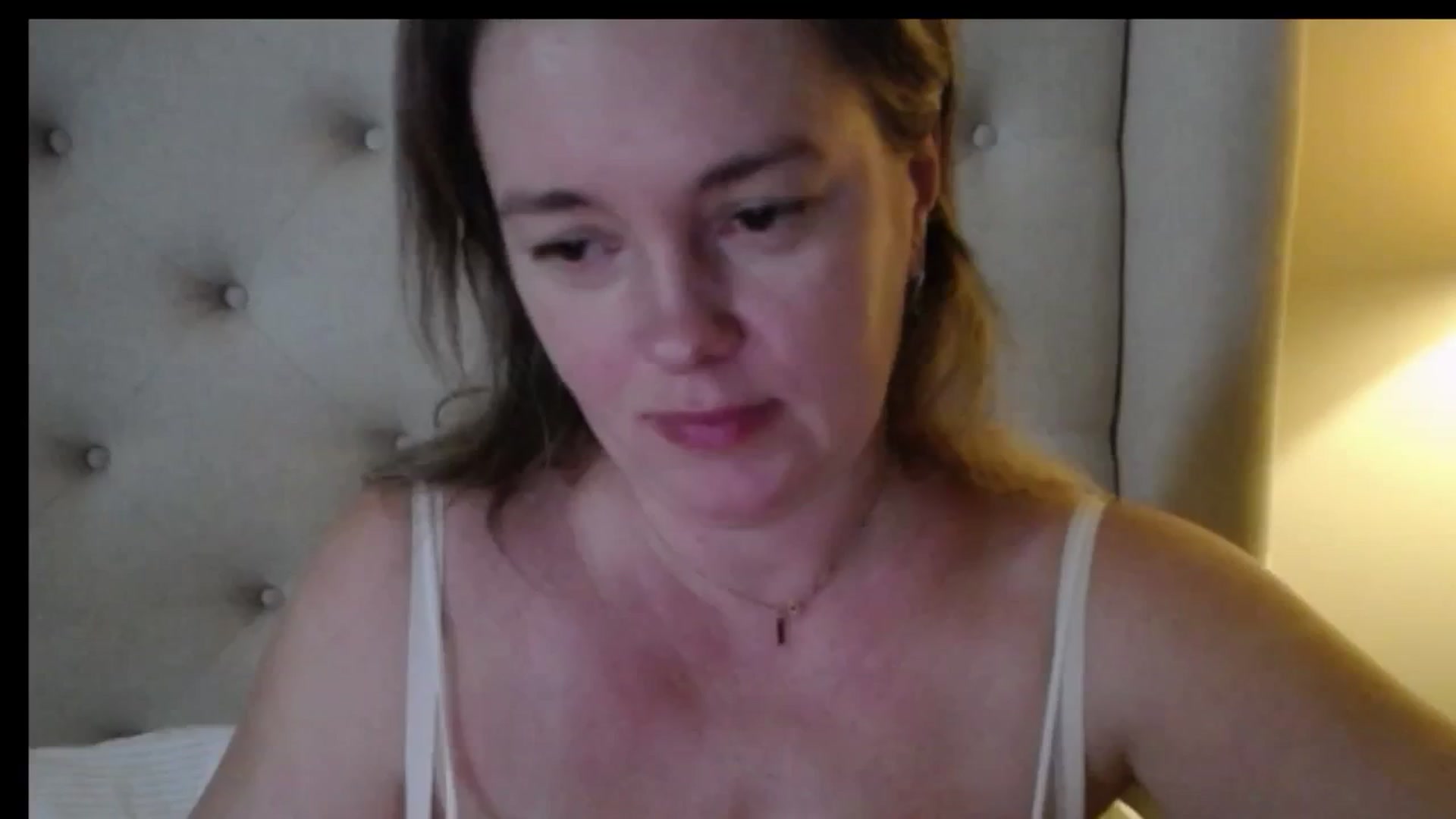 Gallery image thumbnail from J0llye's myfreecams stream on, 12/29/2025, 20:43 image 4 of 20