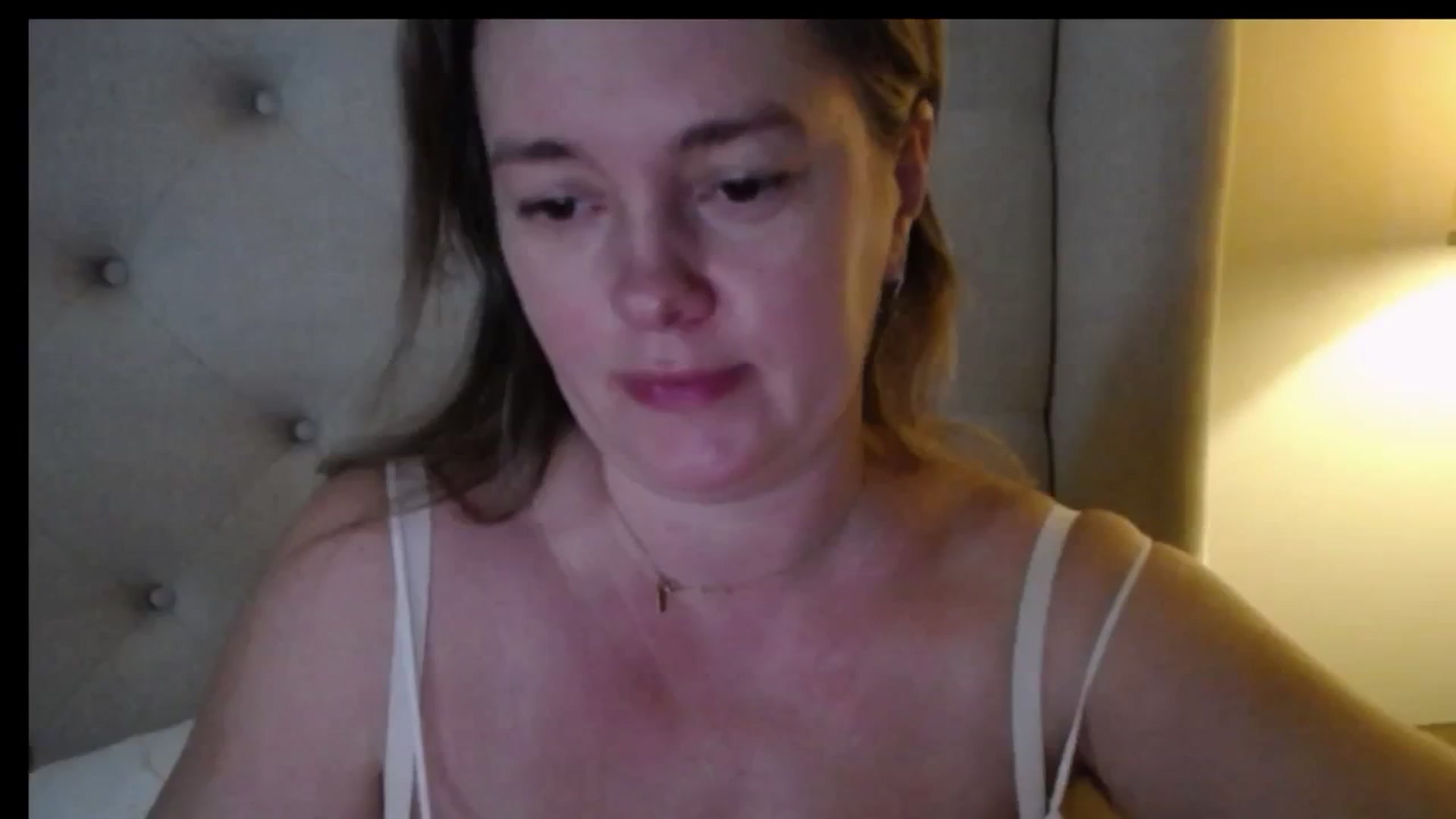 Gallery image thumbnail from J0llye's myfreecams stream on, 12/29/2025, 21:16 image 16 of 20