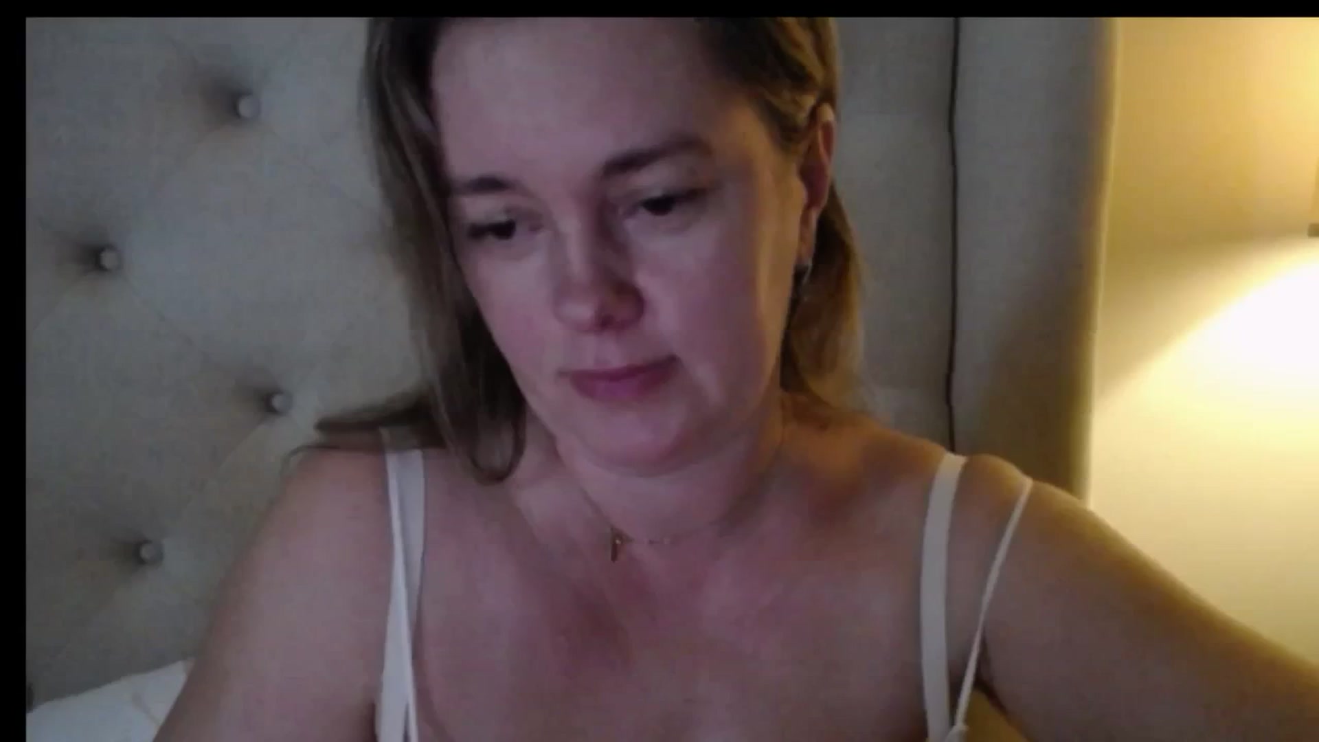 Gallery image thumbnail from J0llye's myfreecams stream on, 12/29/2025, 21:16 image 4 of 20