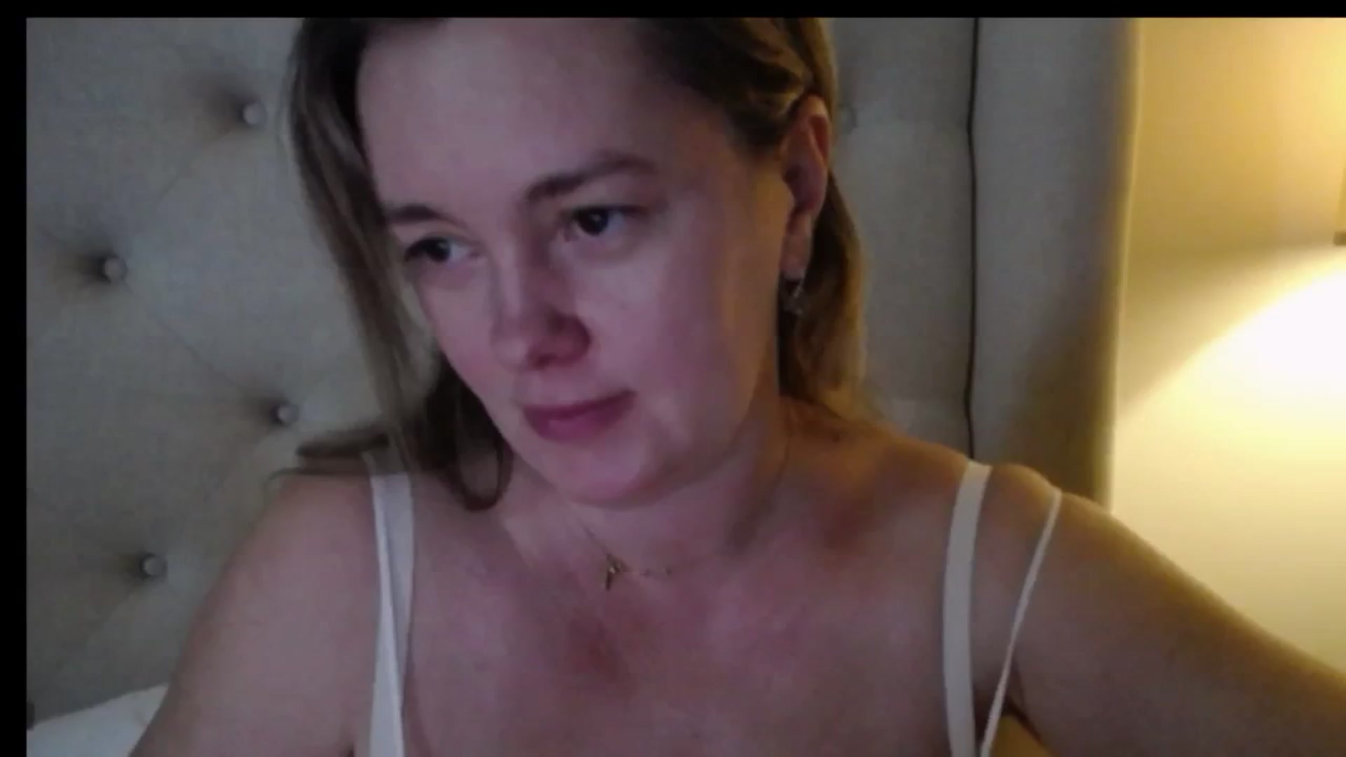 Gallery image thumbnail from J0llye's myfreecams stream on, 12/29/2025, 21:16 image 3 of 20