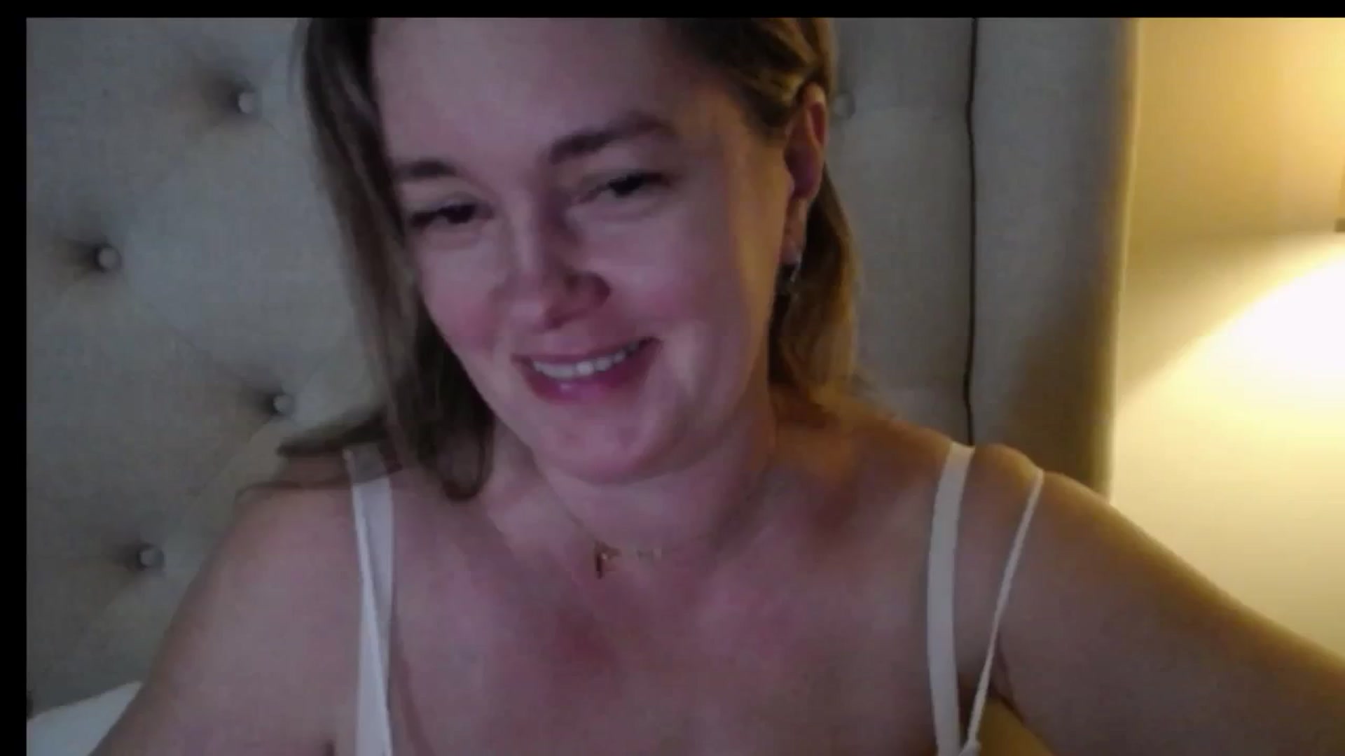 Gallery image thumbnail from J0llye's myfreecams stream on, 12/29/2025, 21:16 image 6 of 20