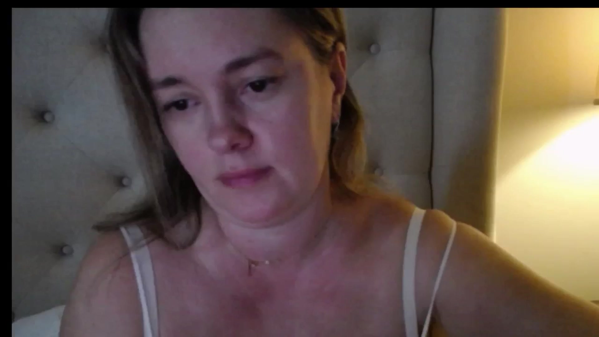 Gallery image thumbnail from J0llye's myfreecams stream on, 12/29/2025, 21:16 image 12 of 20