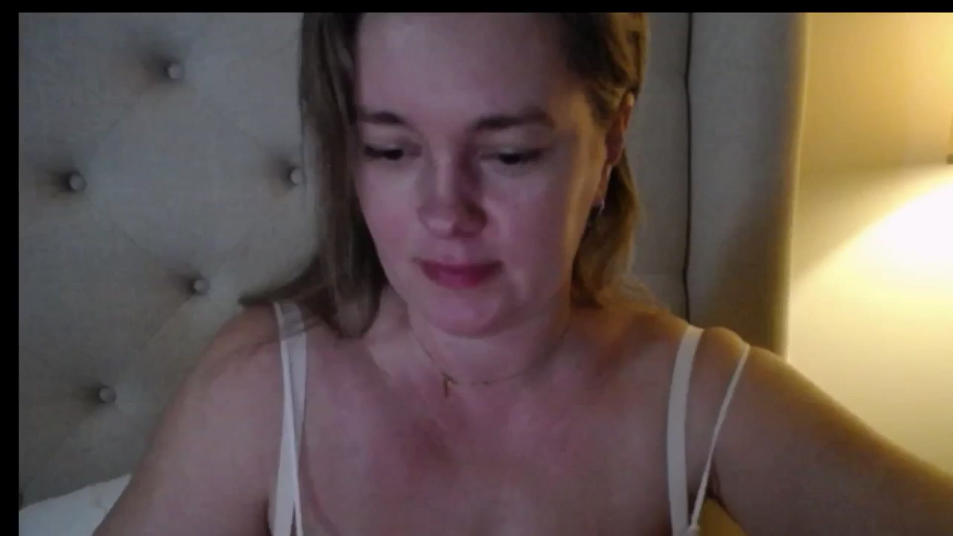 Gallery image thumbnail from J0llye's myfreecams stream on, 12/29/2025, 21:16 image 10 of 20
