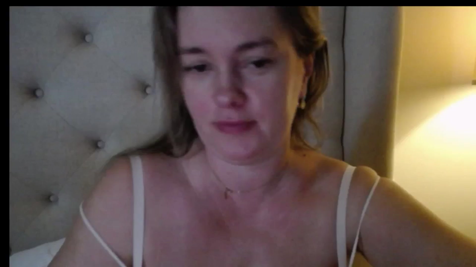 Gallery image thumbnail from J0llye's myfreecams stream on, 12/29/2025, 21:16 image 1 of 20