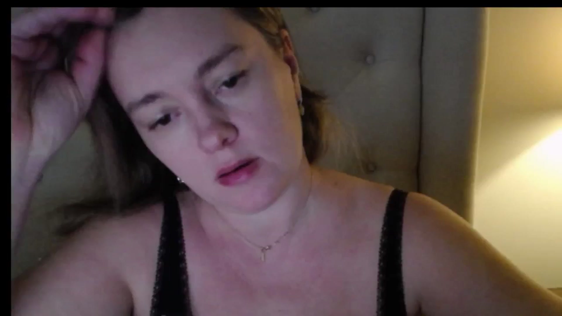 Gallery image thumbnail from J0llye's myfreecams stream on, 12/30/2025, 21:21 image 1 of 20