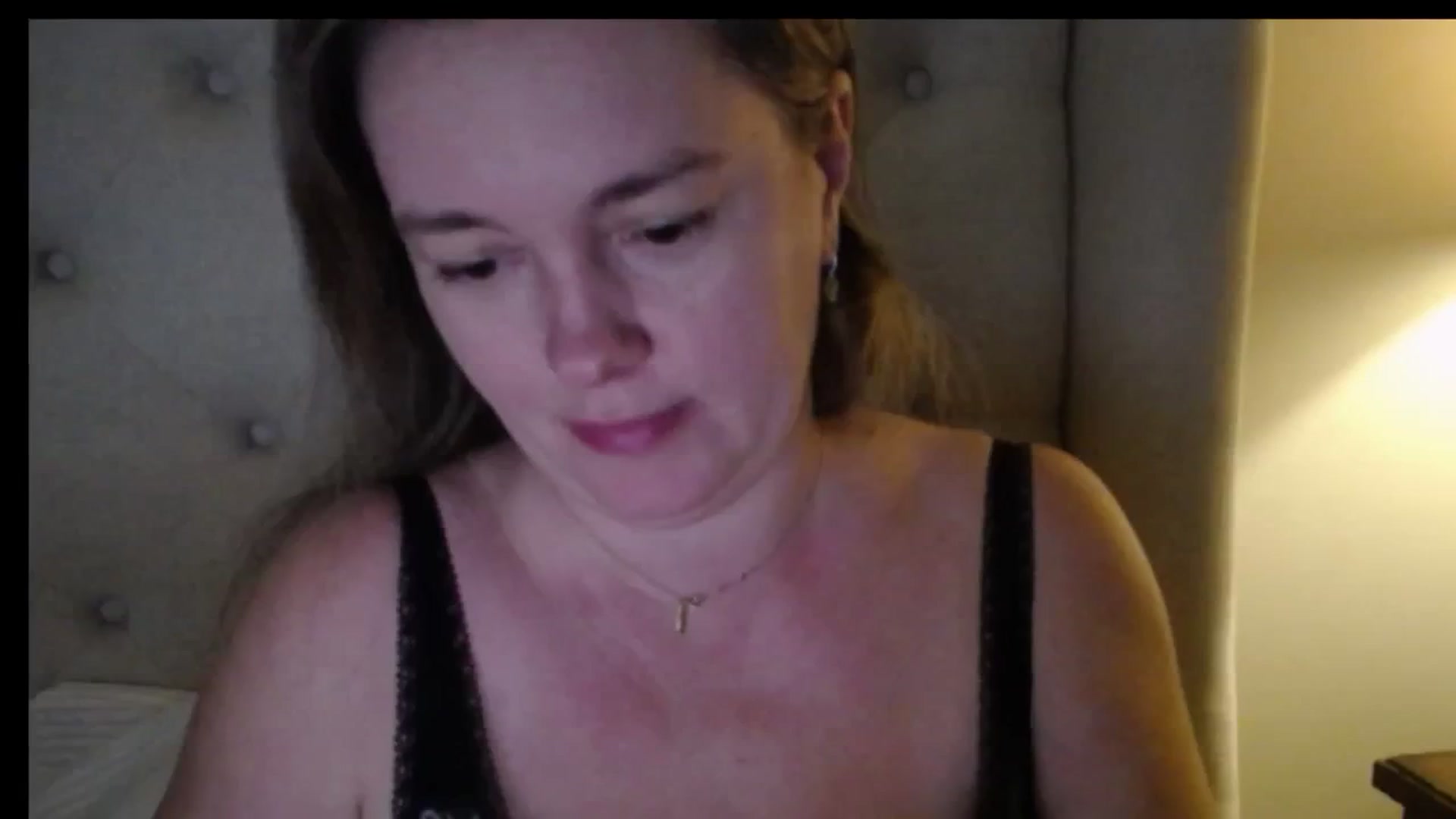 Gallery image thumbnail from J0llye's myfreecams stream on, 12/30/2025, 21:21 image 13 of 20