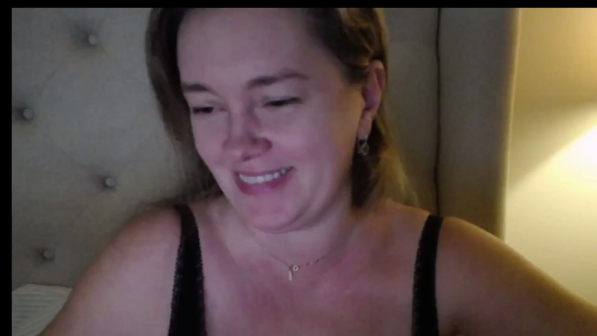 Gallery image thumbnail from J0llye's myfreecams stream on, 12/30/2025, 21:21 image 16 of 20