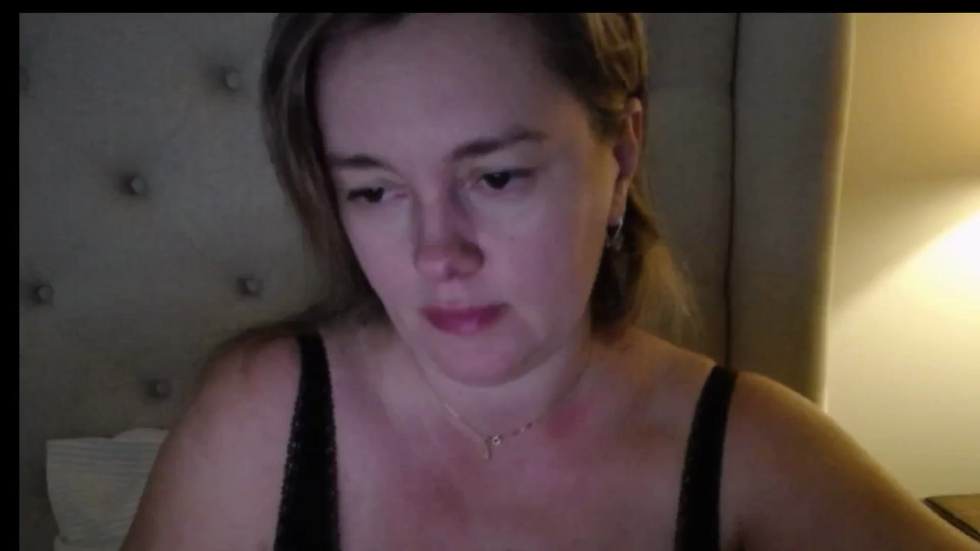 Gallery image thumbnail from J0llye's myfreecams stream on, 12/30/2025, 21:21 image 9 of 20