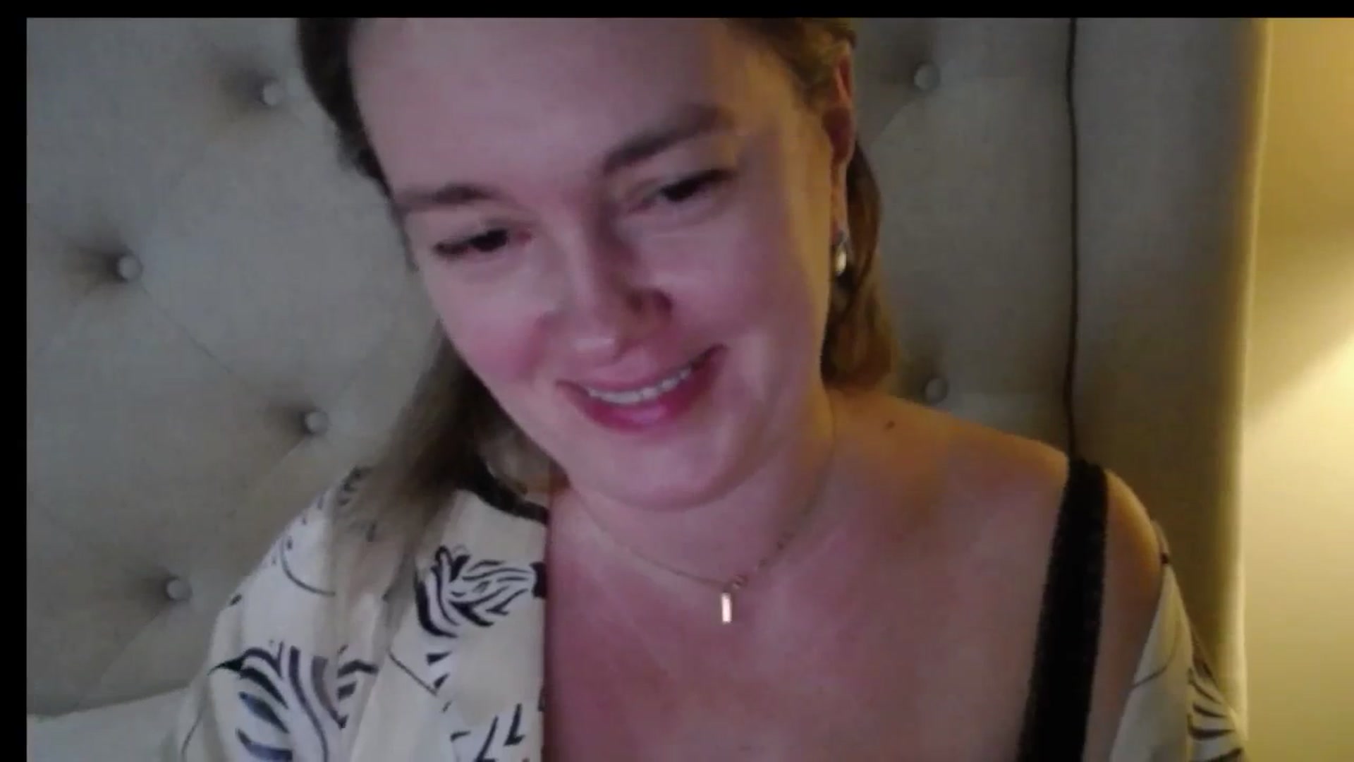 Gallery image thumbnail from J0llye's myfreecams stream on, 12/31/2025, 21:03 image 15 of 20