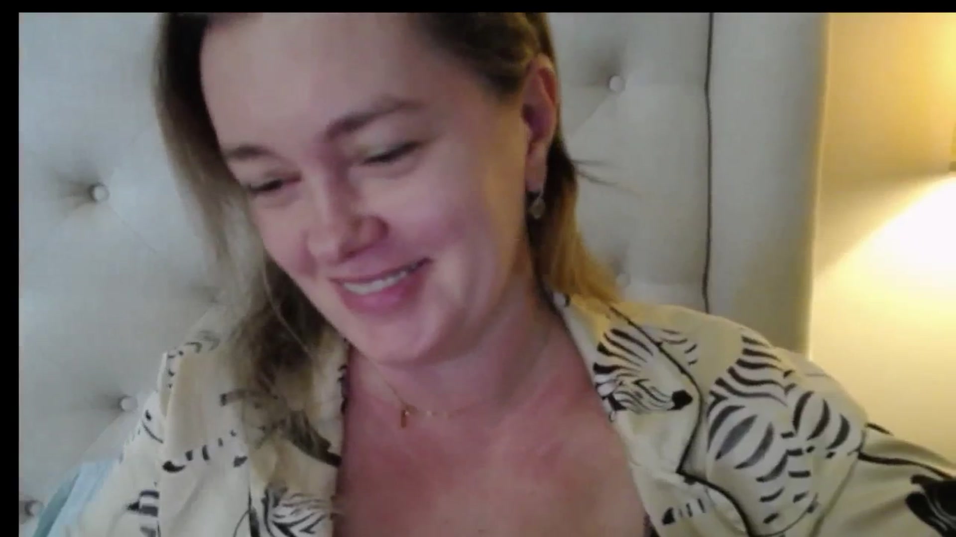 Gallery image thumbnail from J0llye's myfreecams stream on, 01/06/2026, 17:03 image 13 of 20