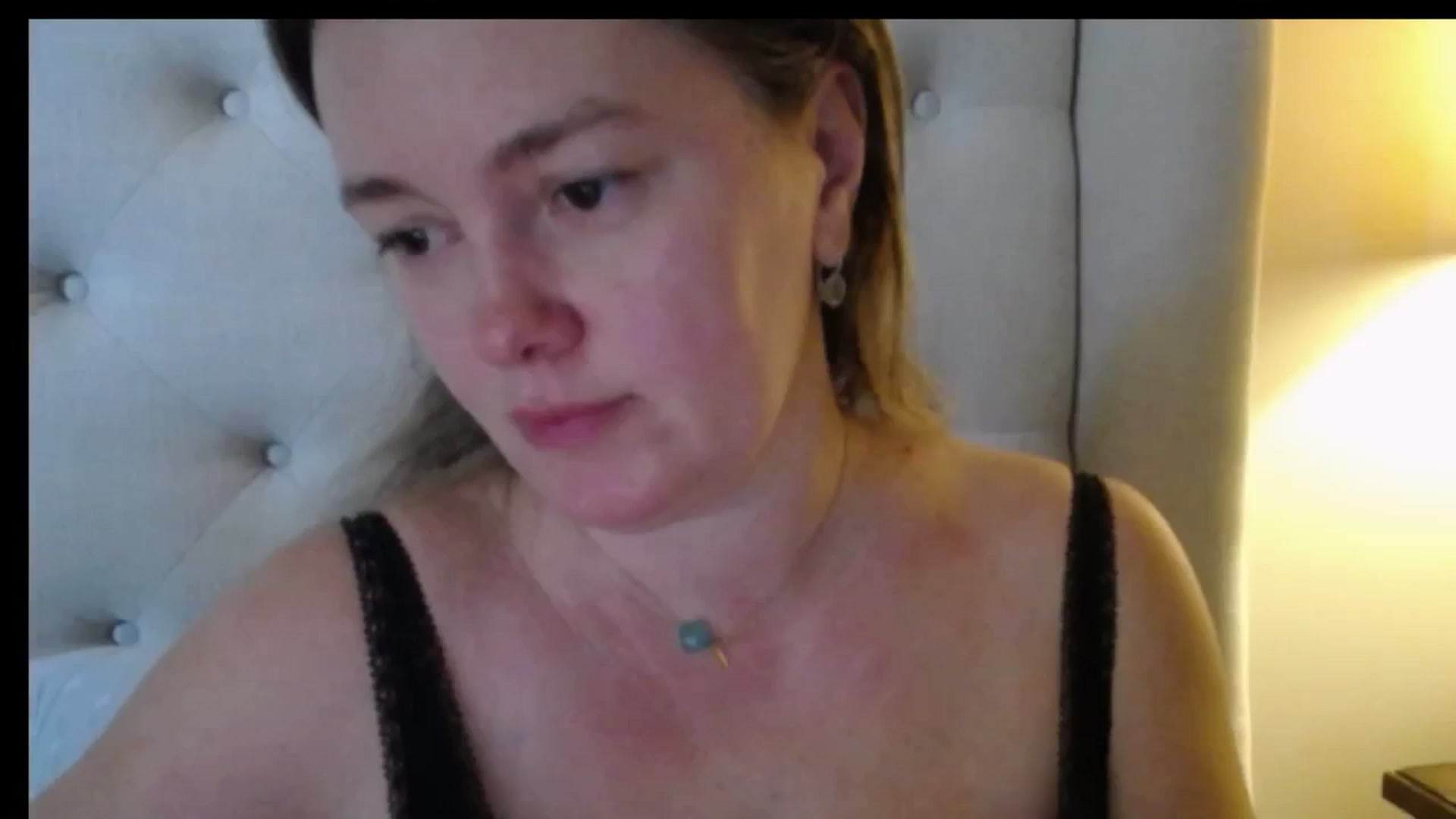 Gallery image thumbnail from J0llye's myfreecams stream on, 01/06/2026, 20:30 image 17 of 20