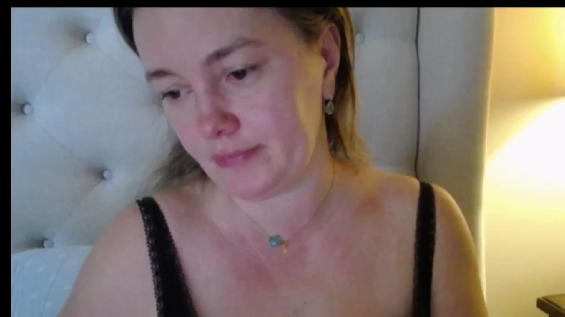 Gallery image thumbnail from J0llye's myfreecams stream on, 01/06/2026, 20:30 image 16 of 20