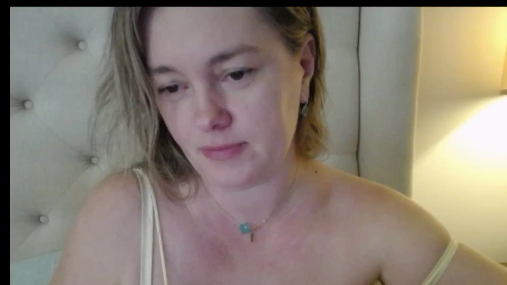 Gallery image thumbnail from J0llye's myfreecams stream on, 01/07/2026, 17:07 image 6 of 20