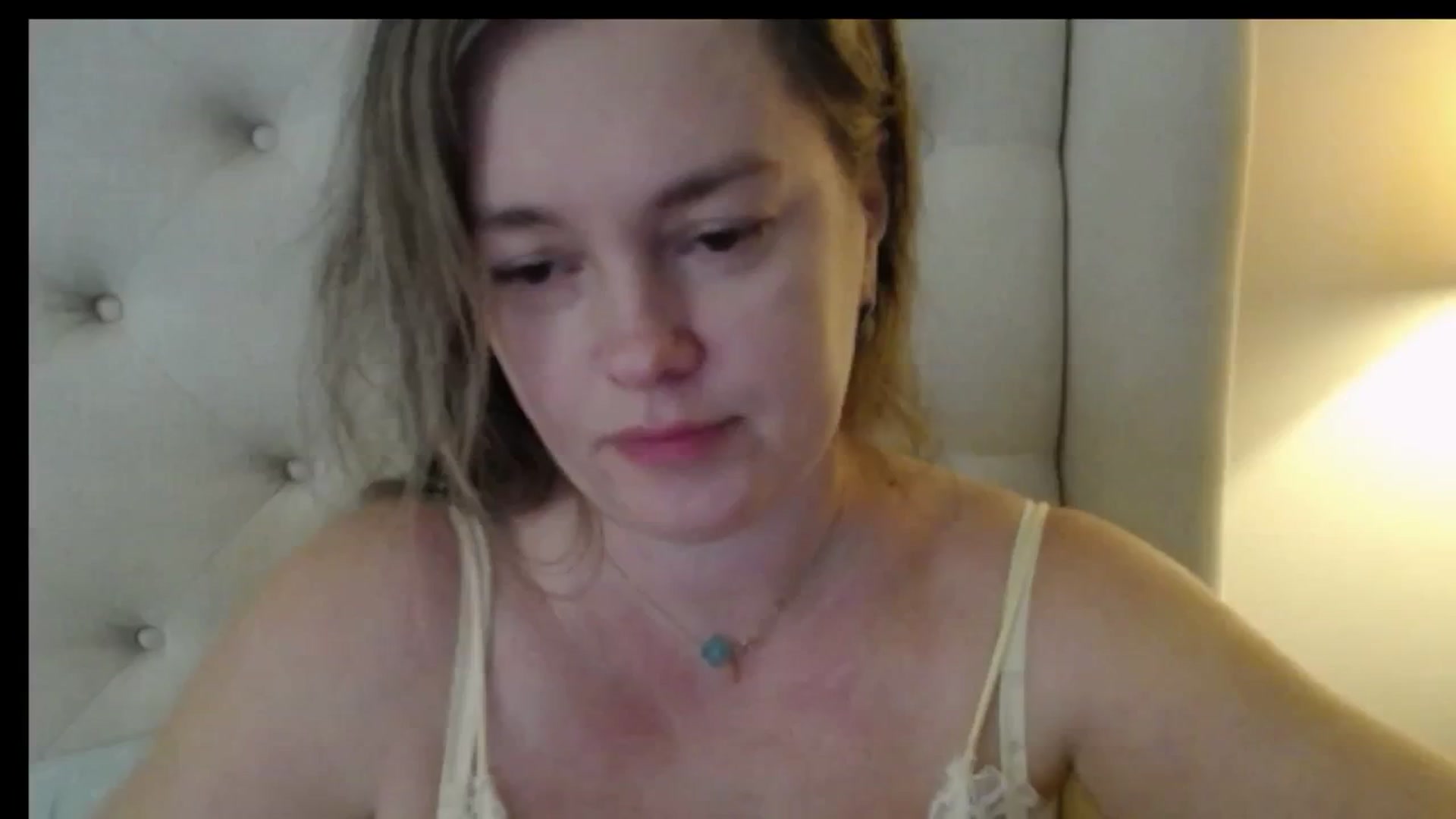 Gallery image thumbnail from J0llye's myfreecams stream on, 01/07/2026, 17:07 image 14 of 20