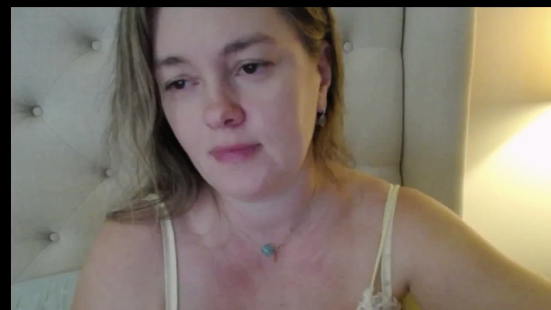 Gallery image thumbnail from J0llye's myfreecams stream on, 01/07/2026, 17:07 image 17 of 20