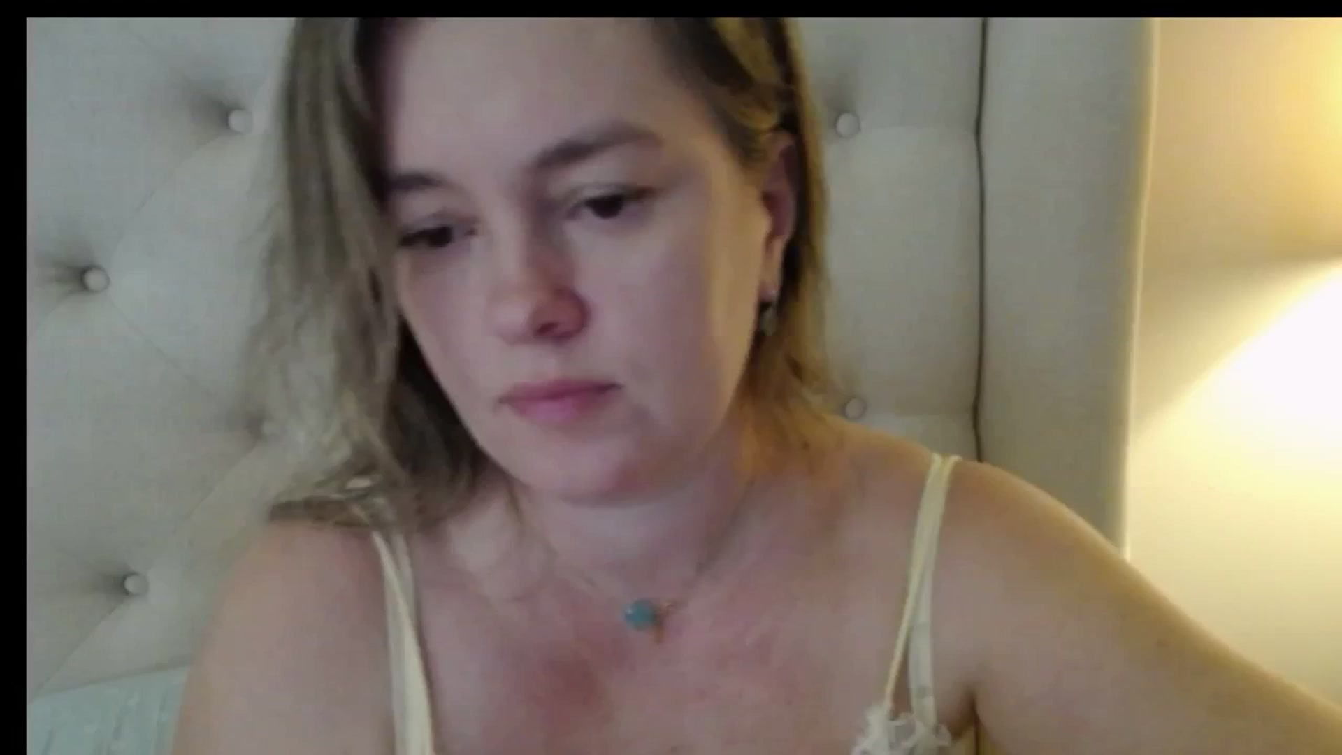 Gallery image thumbnail from J0llye's myfreecams stream on, 01/07/2026, 17:07 image 16 of 20