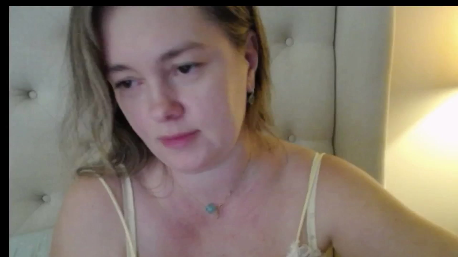 Gallery image thumbnail from J0llye's myfreecams stream on, 01/07/2026, 17:07 image 15 of 20
