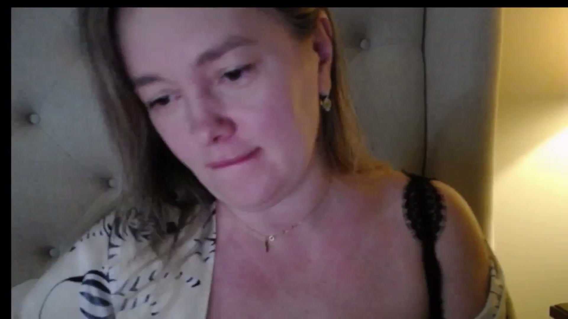 Gallery image thumbnail from J0llye's myfreecams stream on, 01/17/2026, 20:44 image 15 of 20